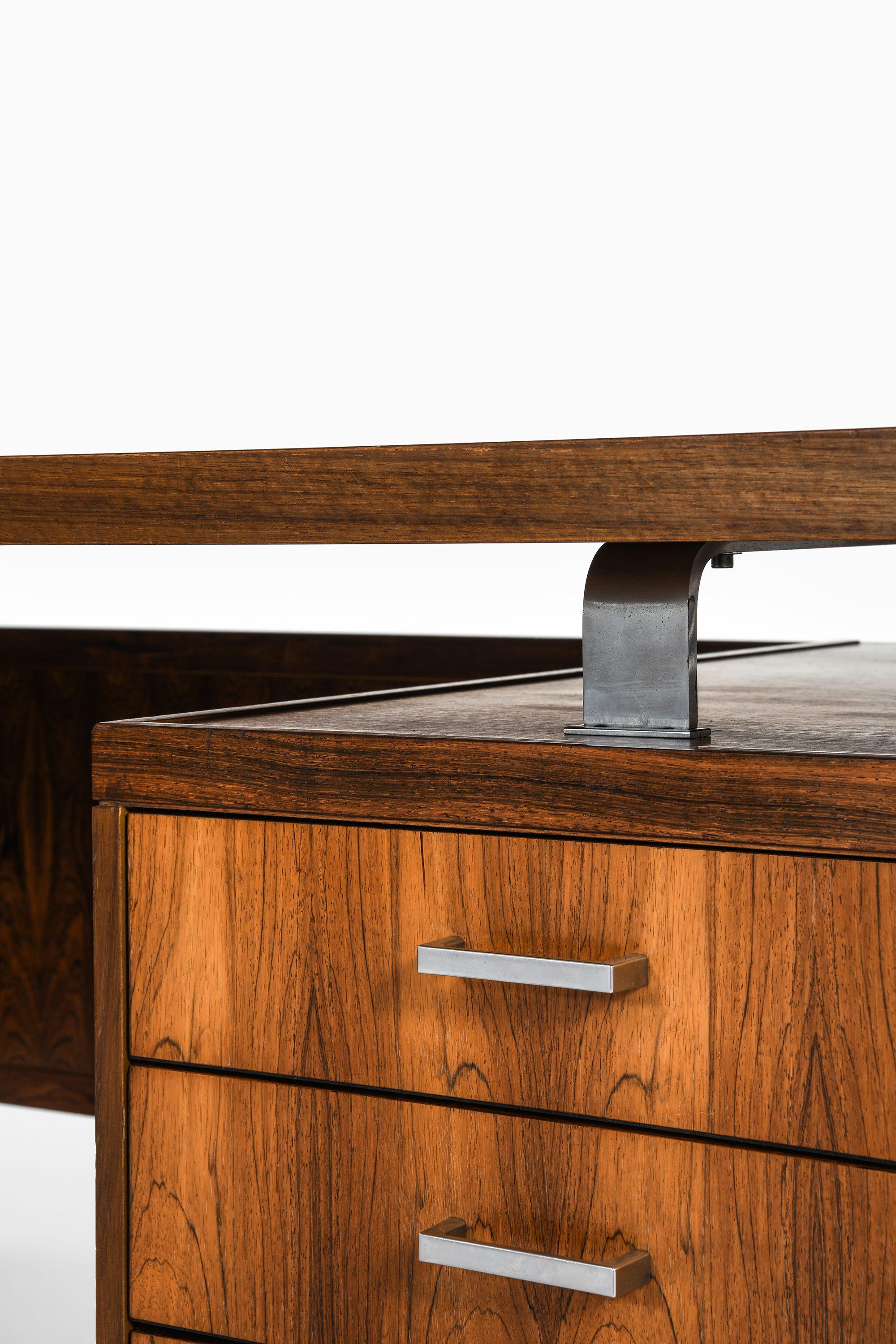 Grande scrivania con credenza in palissandro e acciaio cromato di Jørgen Pedersen, anni '60 In condizioni buone in vendita a Limhamn, Skåne län