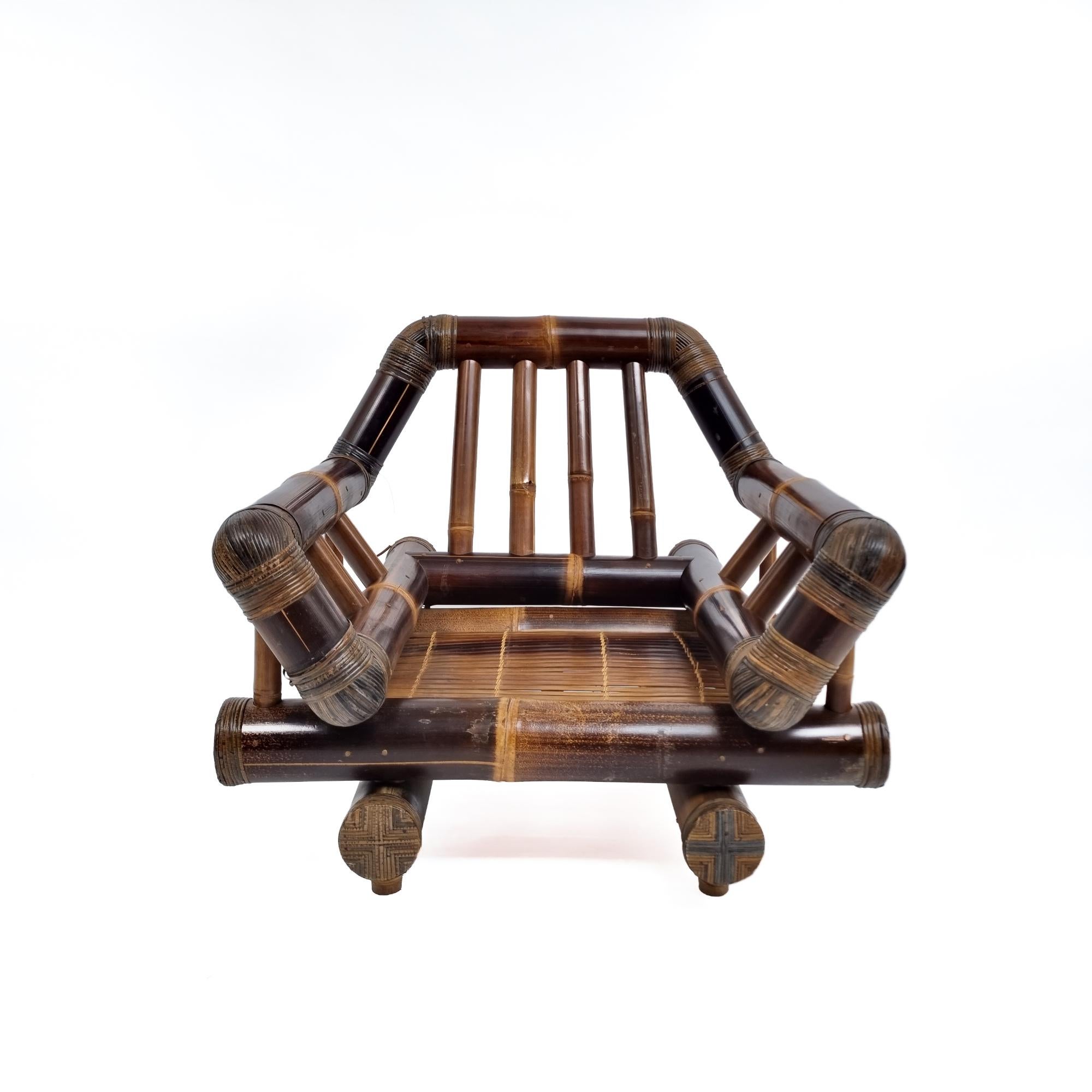 Néocolonial Fauteuil du milieu du siècle à structure en bambou de grand diamètre en vente