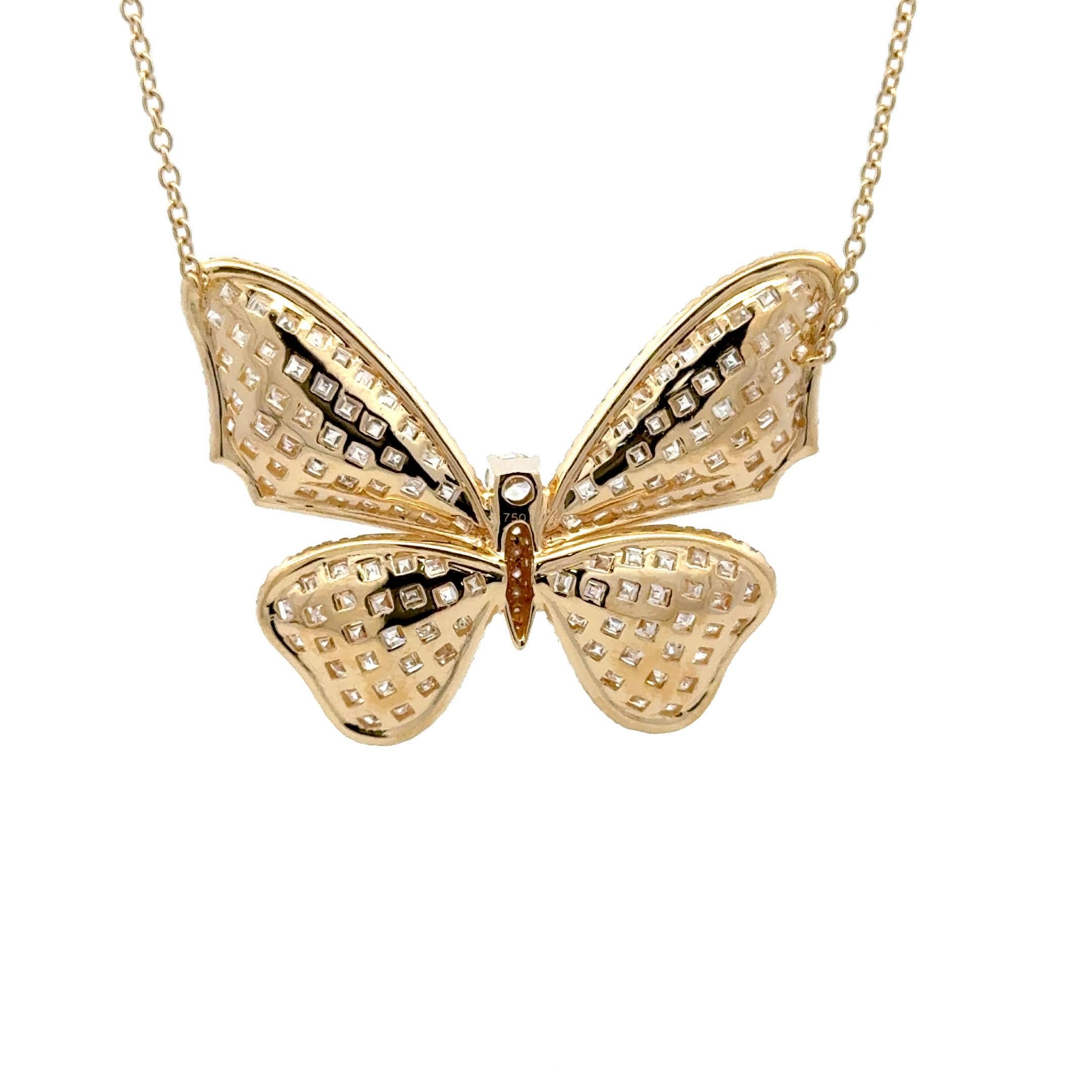 Collier pendentif papillon en or jaune 18 carats et diamants 5,24 carats G VS2 Neuf - En vente à New York, NY