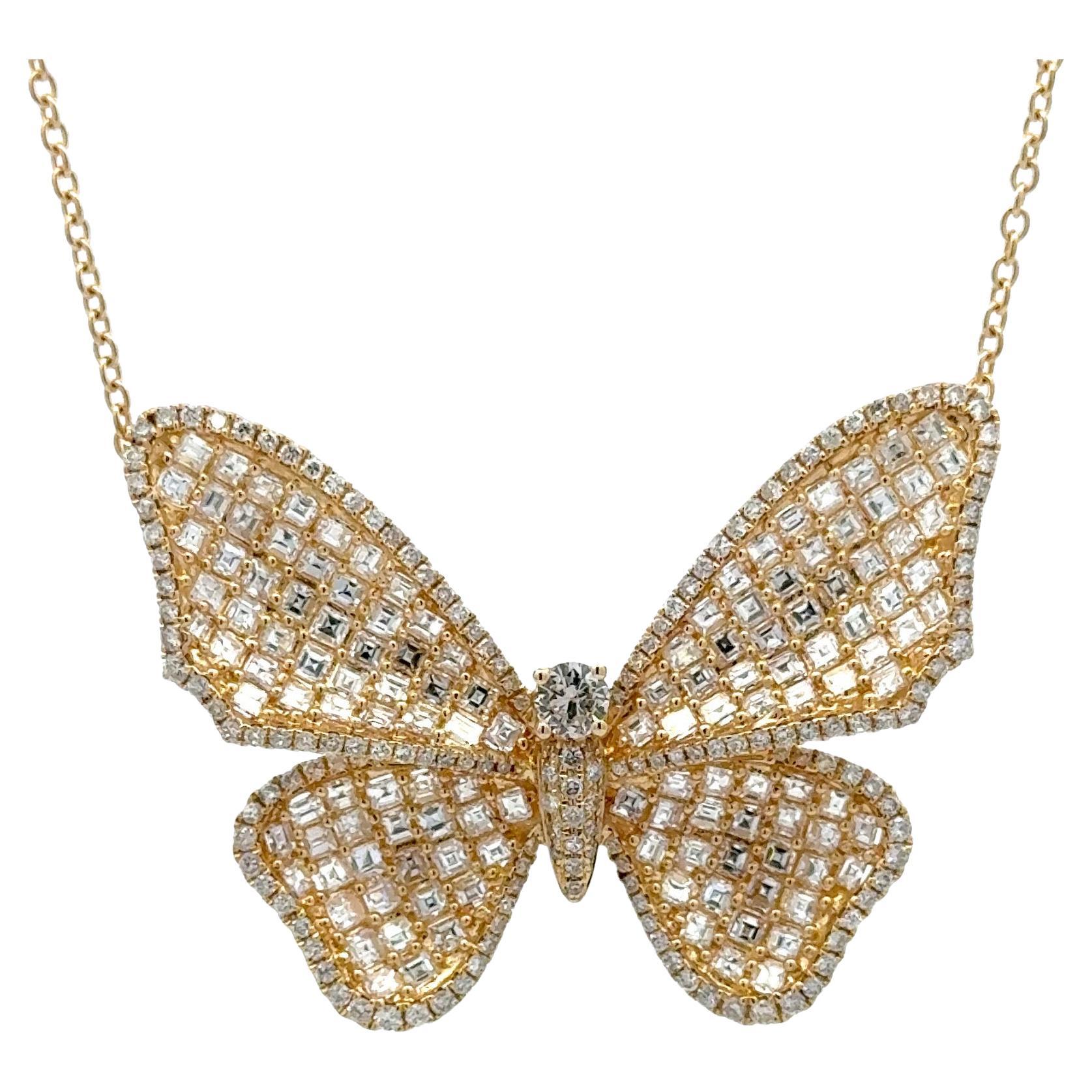 Collier pendentif papillon en or jaune 18 carats et diamants 5,24 carats G VS2 en vente