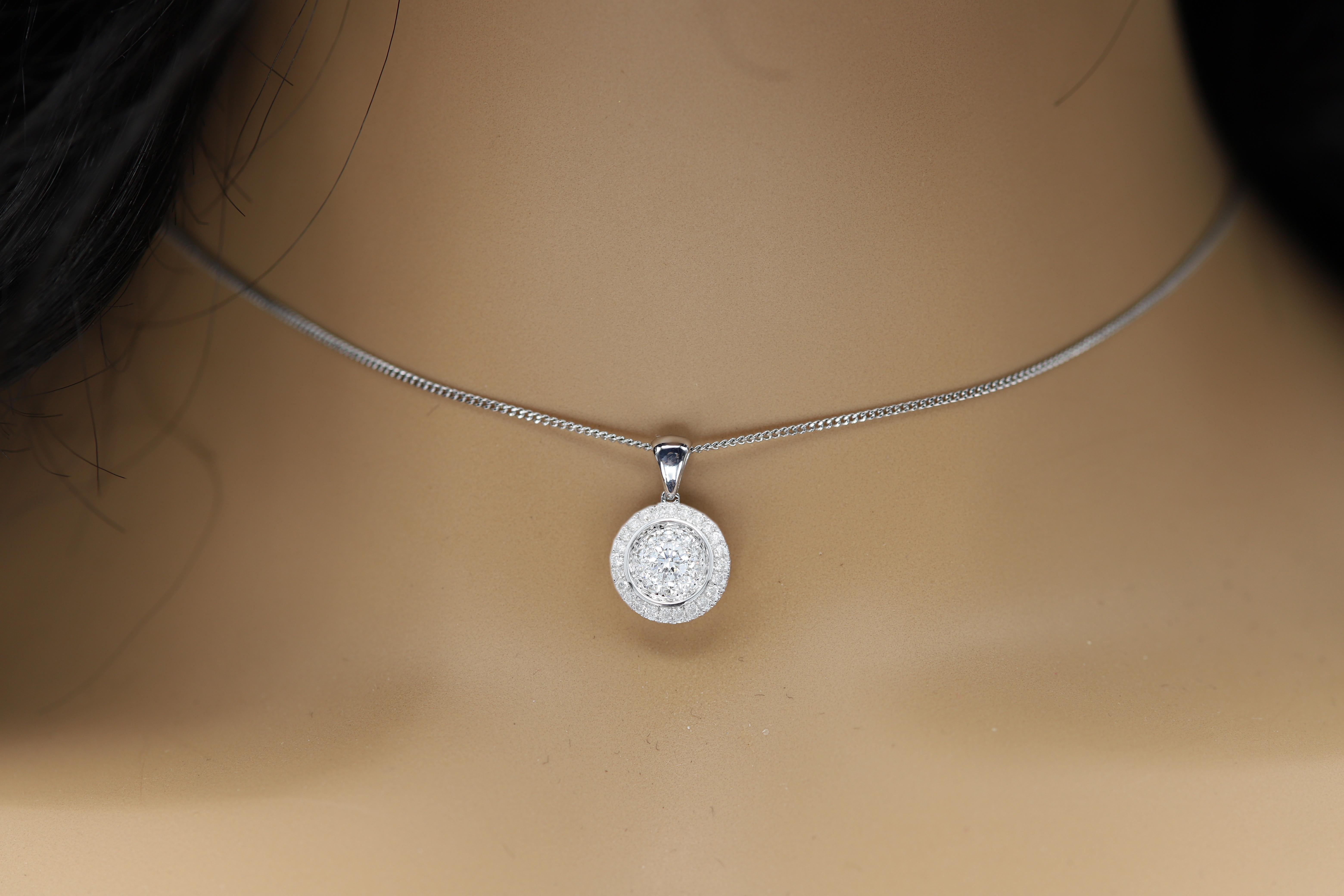 GIROCOLLO / CIONDOLO
Brillante bianco brillante con diamanti a grappolo
Ciondolo che funziona anche come girocollo.
Super incastonatura a grappolo: tutti i diamanti sembrano un unico grande diamante.
peso del ciondolo (senza catena) circa 2,0