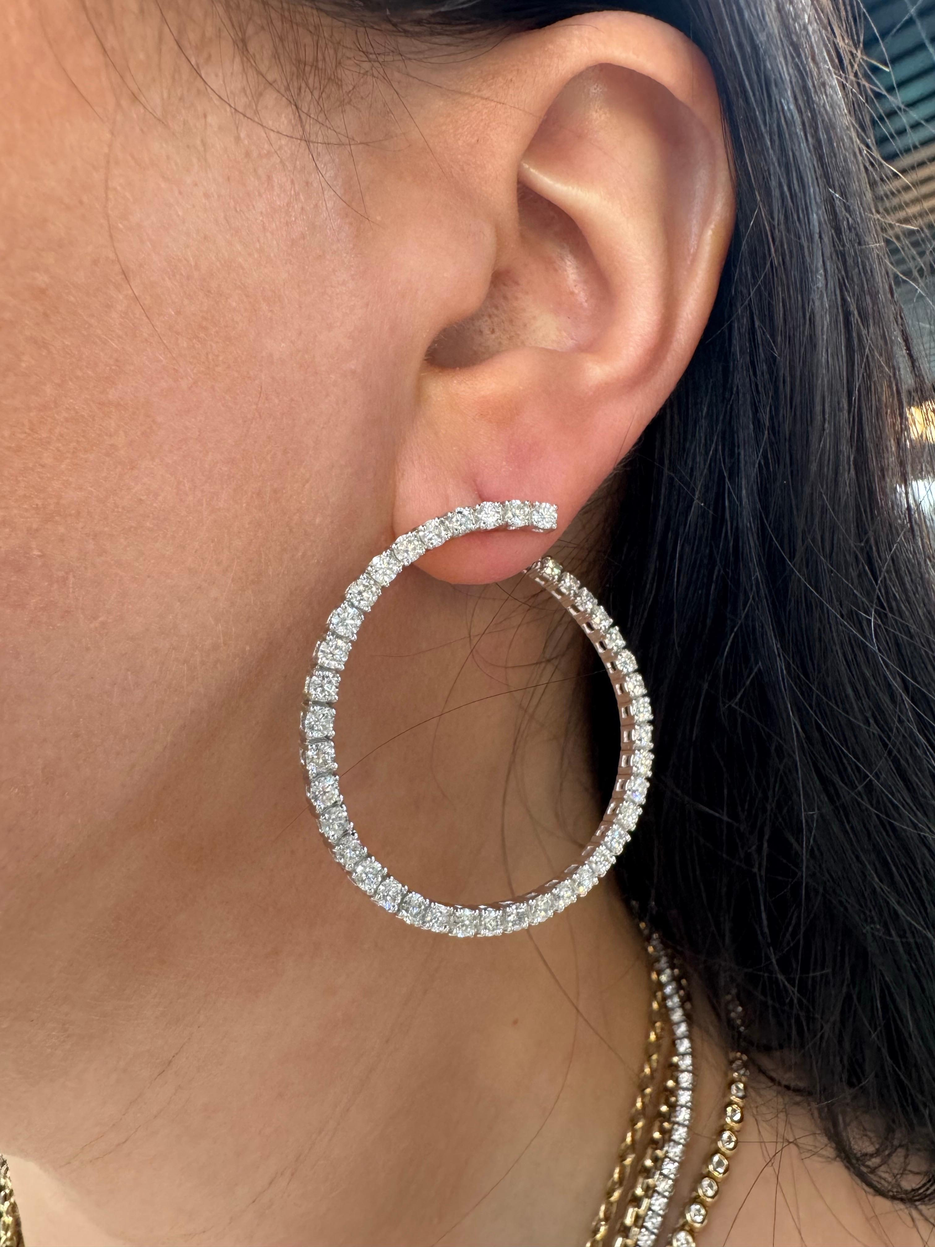 Donna Orecchini circolari con diamanti grandi 5 carati in oro bianco 14 carati 9,5 grammi in vendita