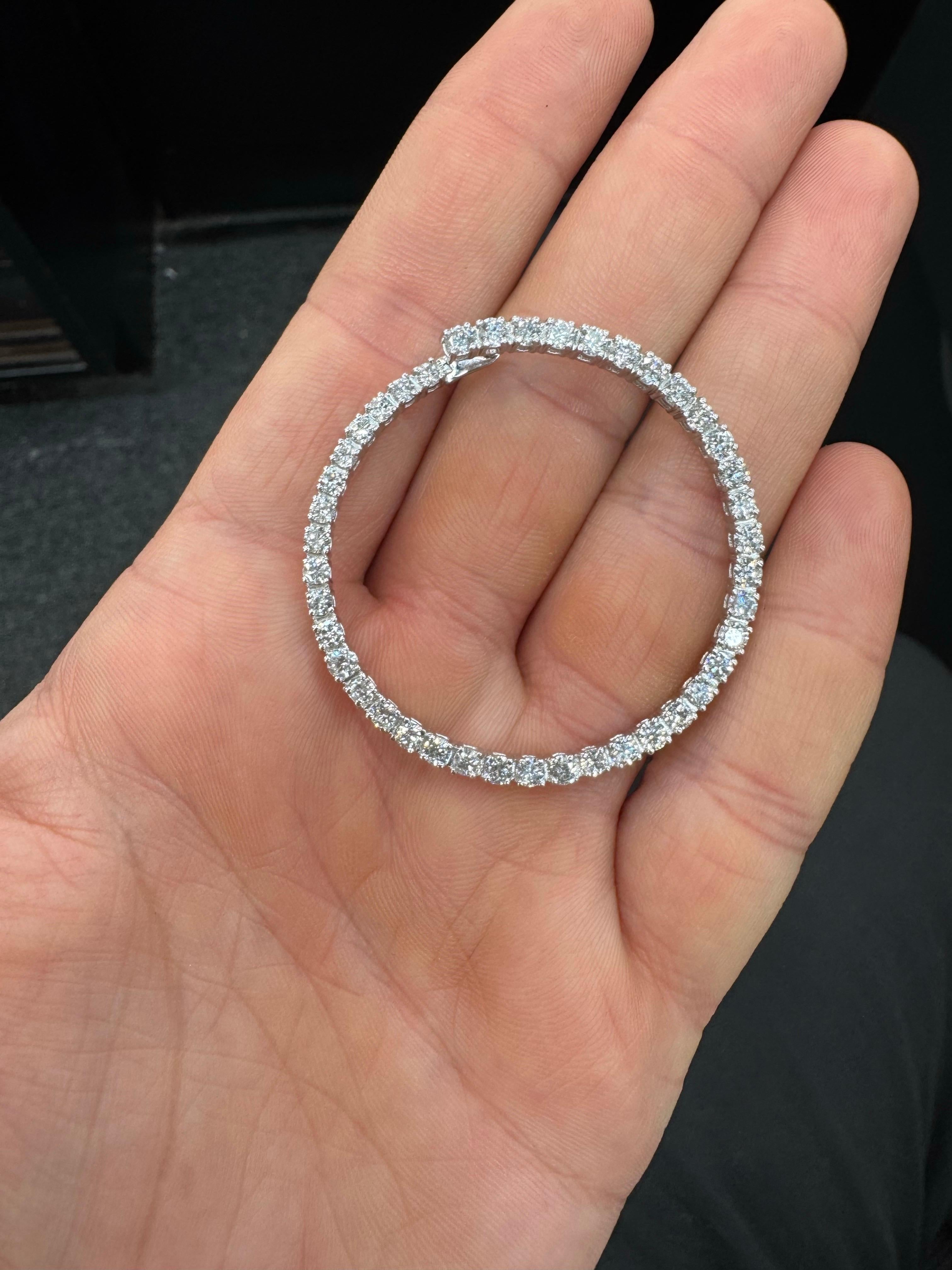 Orecchini circolari con diamanti grandi 5 carati in oro bianco 14 carati 9,5 grammi in vendita 1