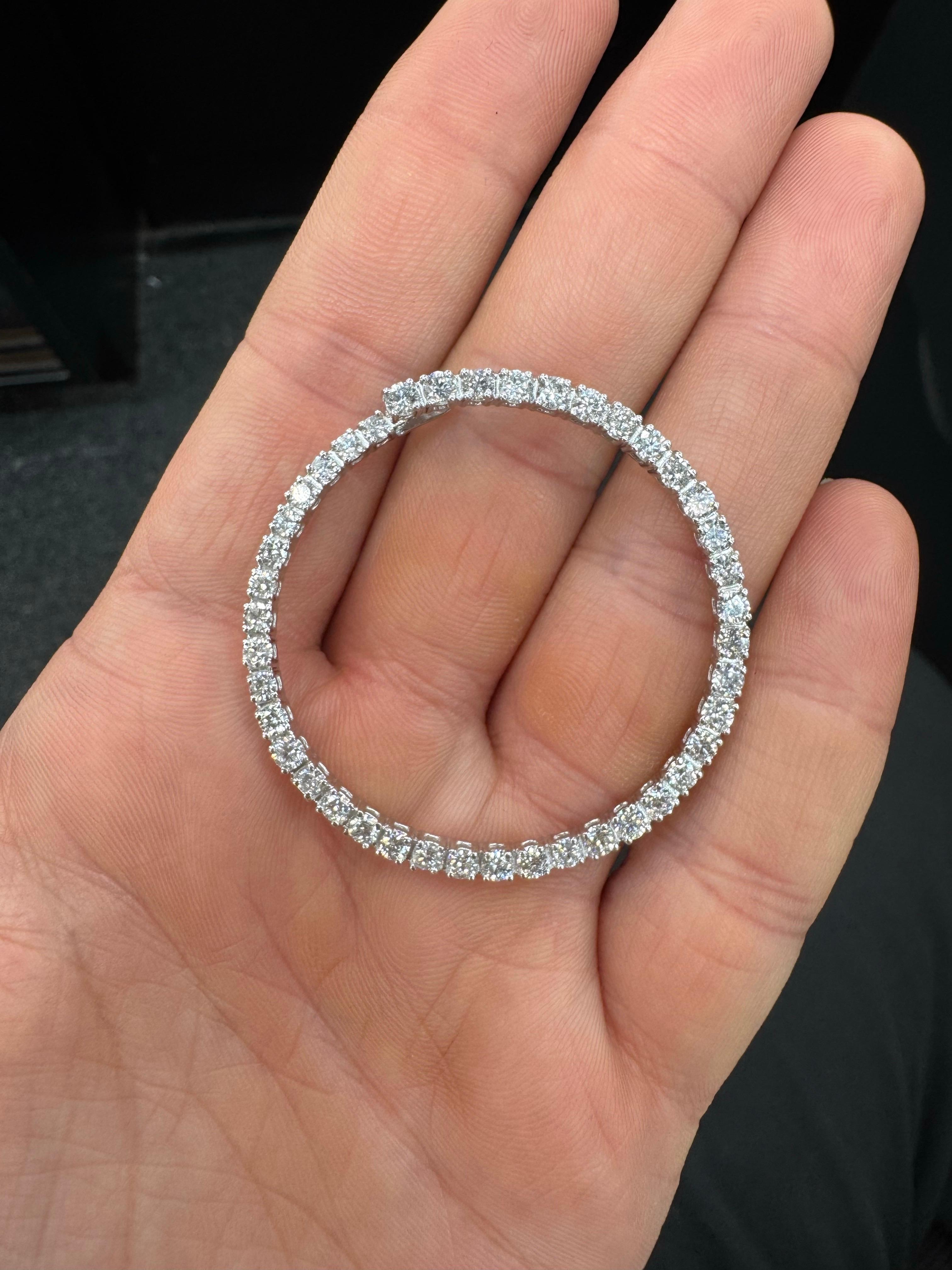 Orecchini circolari con diamanti grandi 5 carati in oro bianco 14 carati 9,5 grammi in vendita 2