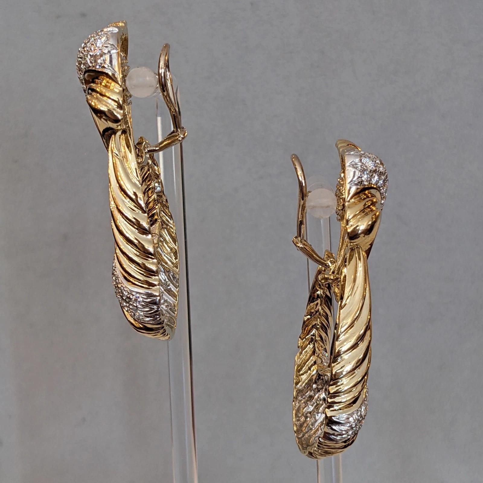 Boucles d'oreilles pendantes en or jaune 14k avec un grand diamant en forme de heurtoir Excellent état - En vente à La Jolla, CA