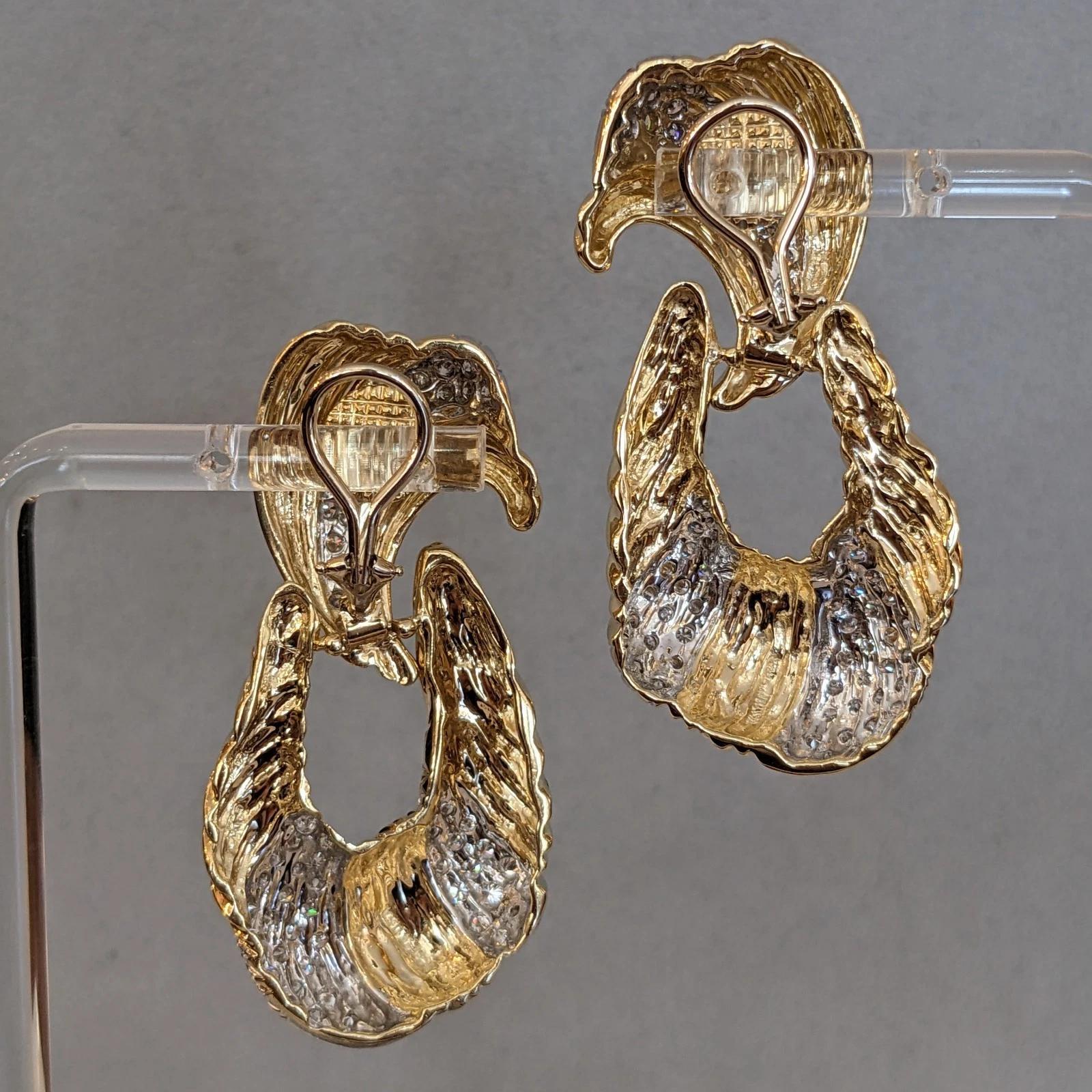 Boucles d'oreilles pendantes en or jaune 14k avec un grand diamant en forme de heurtoir Pour femmes en vente