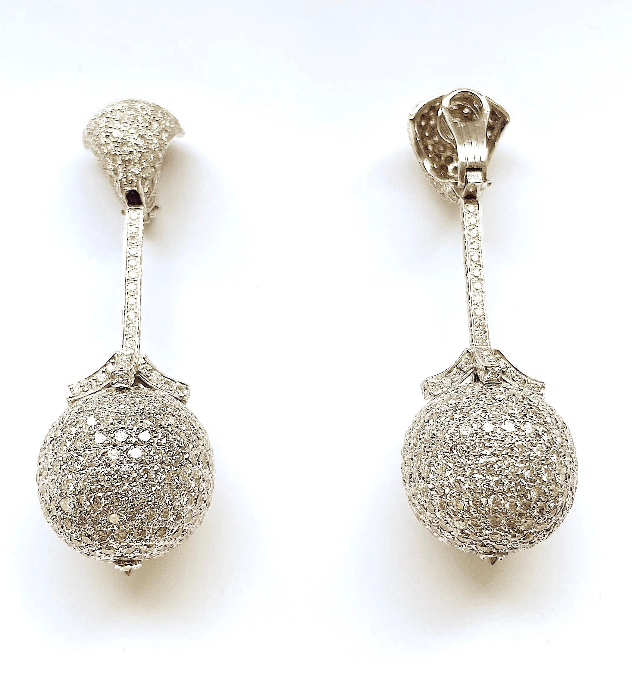 Große Diamant-Tropfen-Ohrringe mit Diamantkugel Damen im Angebot