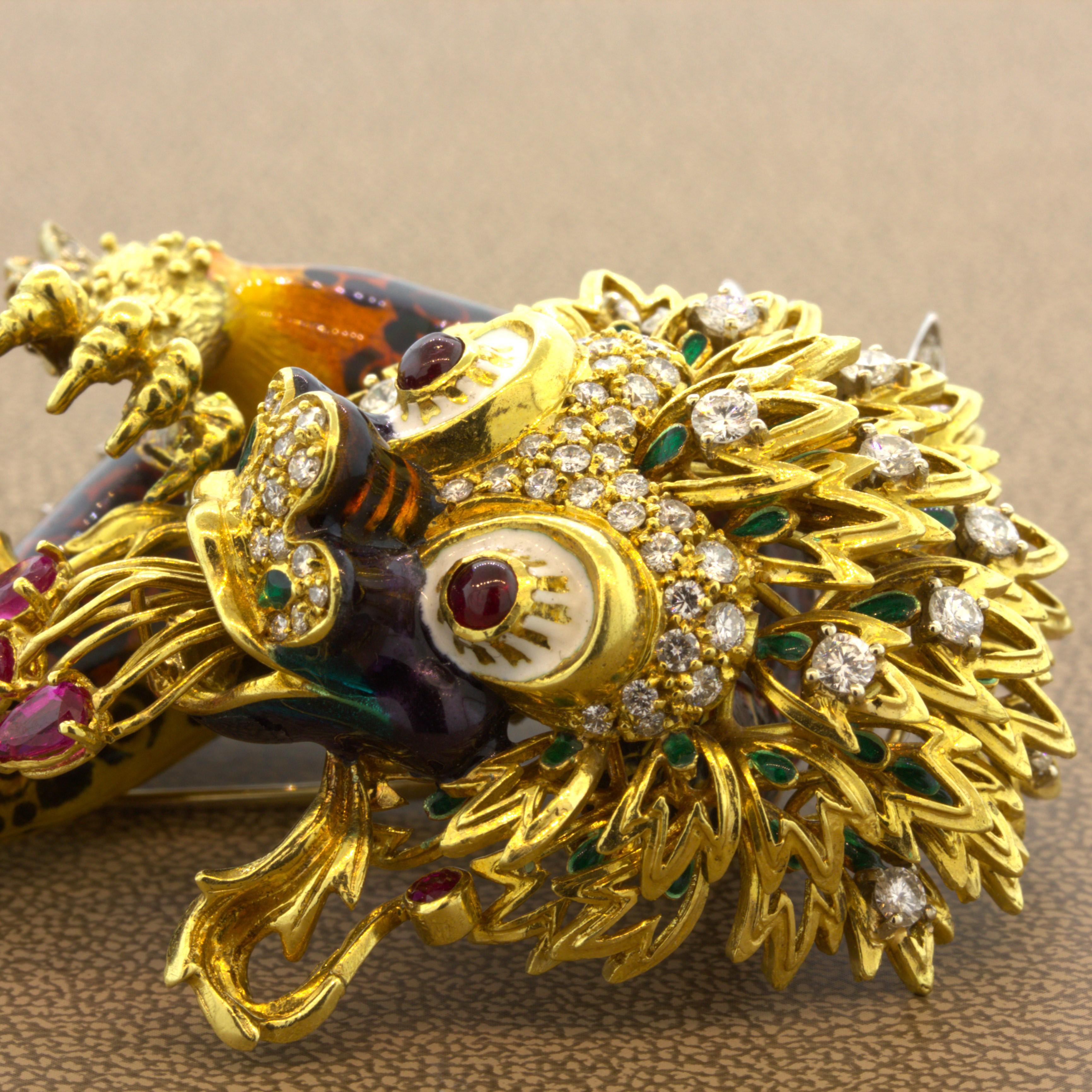 Taille ronde Grande broche dragon en or jaune 18 carats, émaillée de diamants en vente