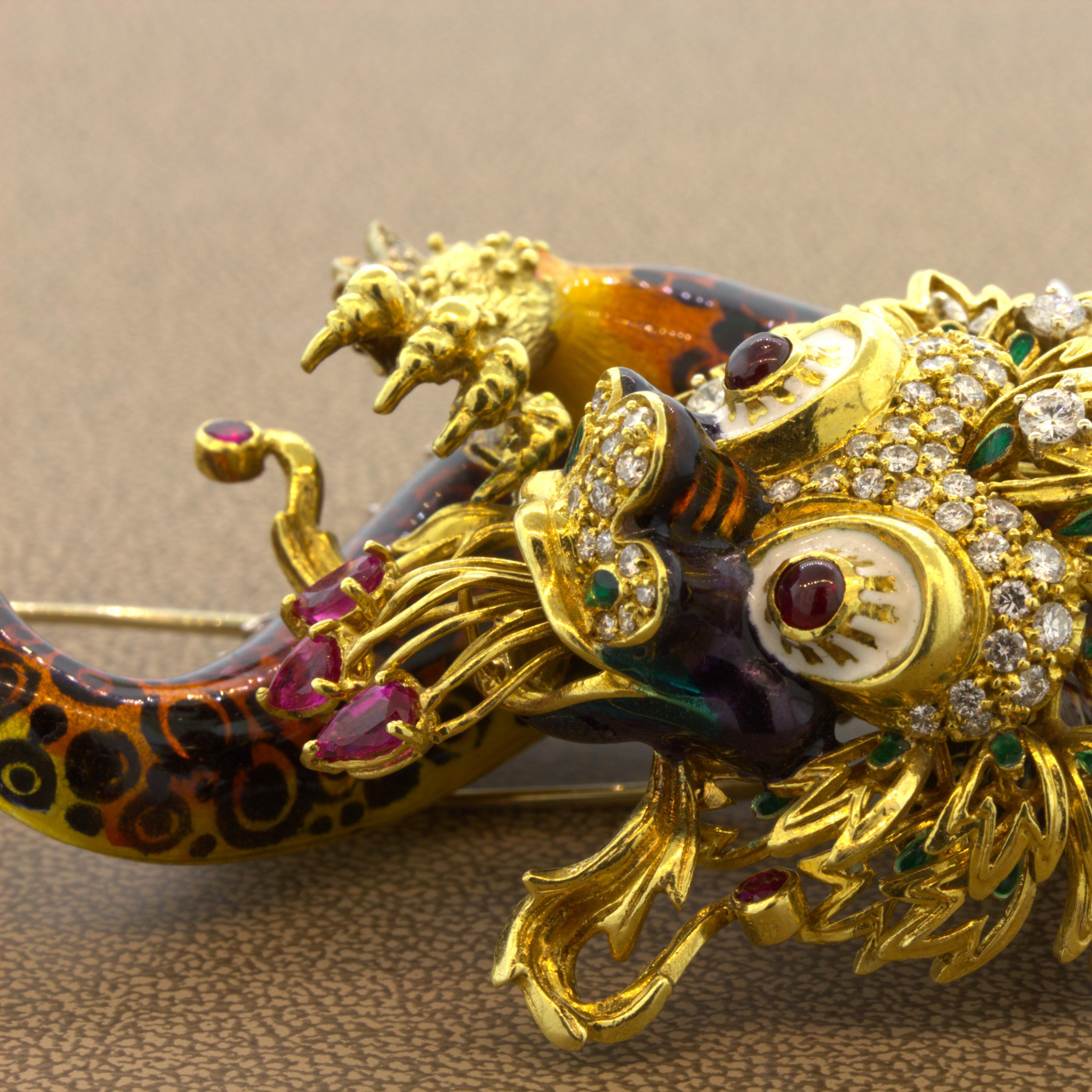 Grande broche dragon en or jaune 18 carats, émaillée de diamants Neuf - En vente à Beverly Hills, CA