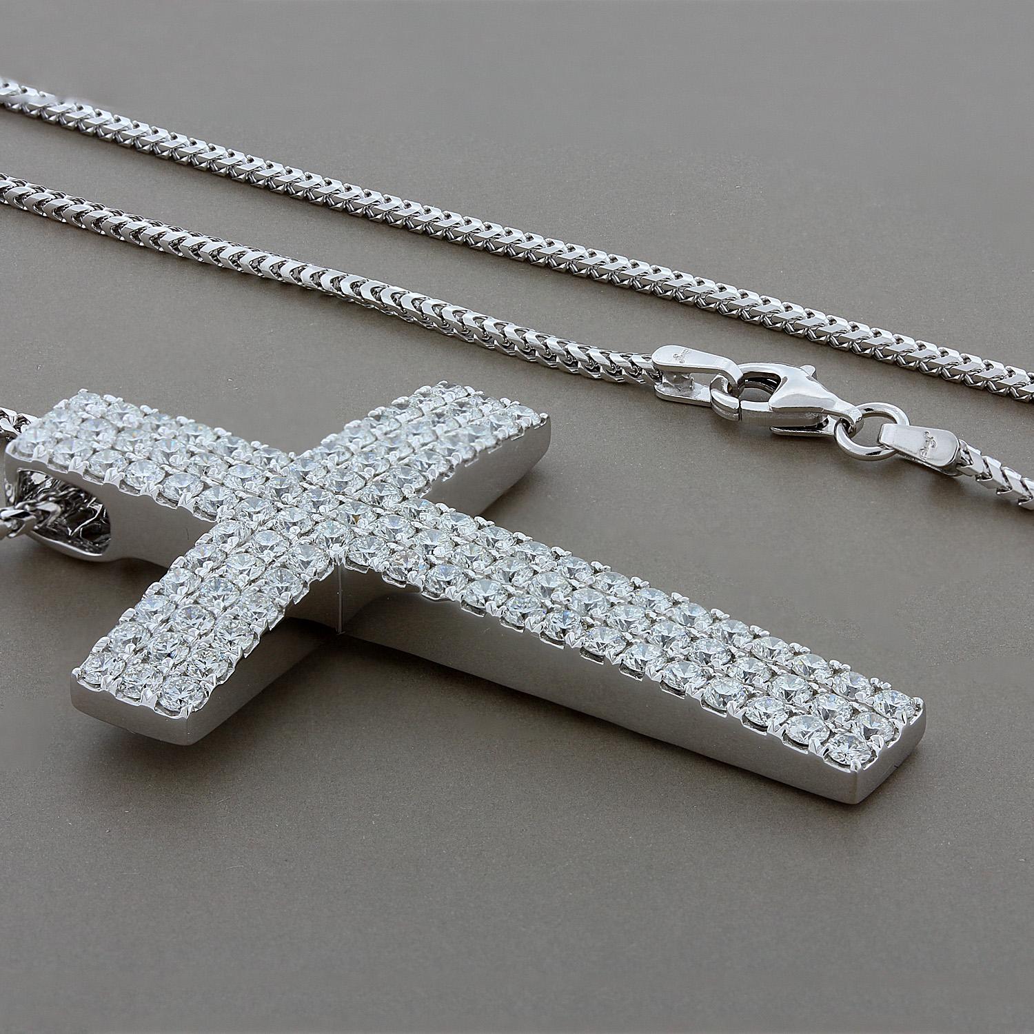 Goldkreuz-Anhänger mit Diamanten im Zustand „Neu“ im Angebot in Beverly Hills, CA