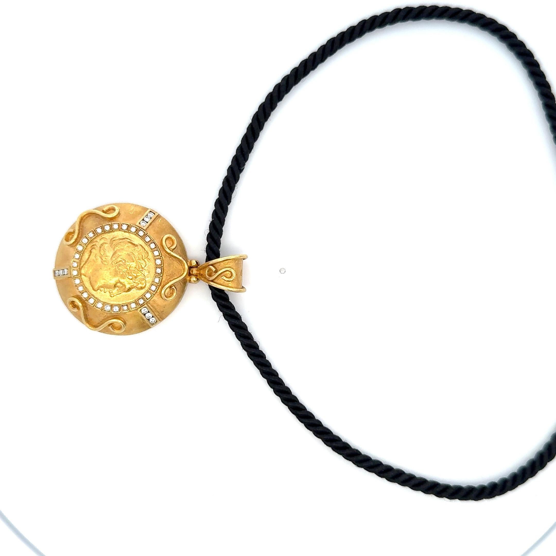 Collier avec pendentif en forme de pièce de monnaie grecque et diamants sur chaîne en or jaune 18 carats en vente 4