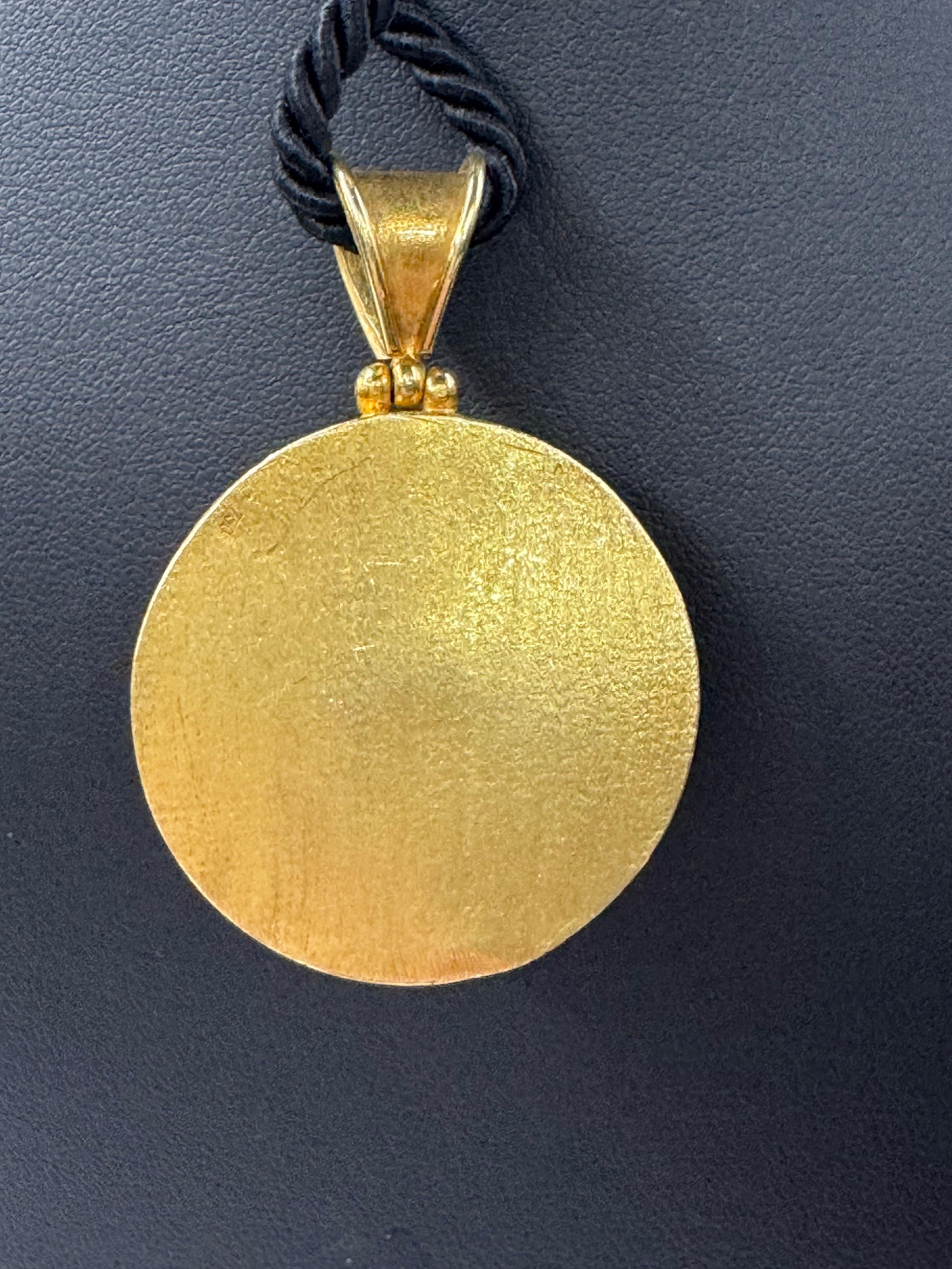 Collier avec pendentif en forme de pièce de monnaie grecque et diamants sur chaîne en or jaune 18 carats en vente 1
