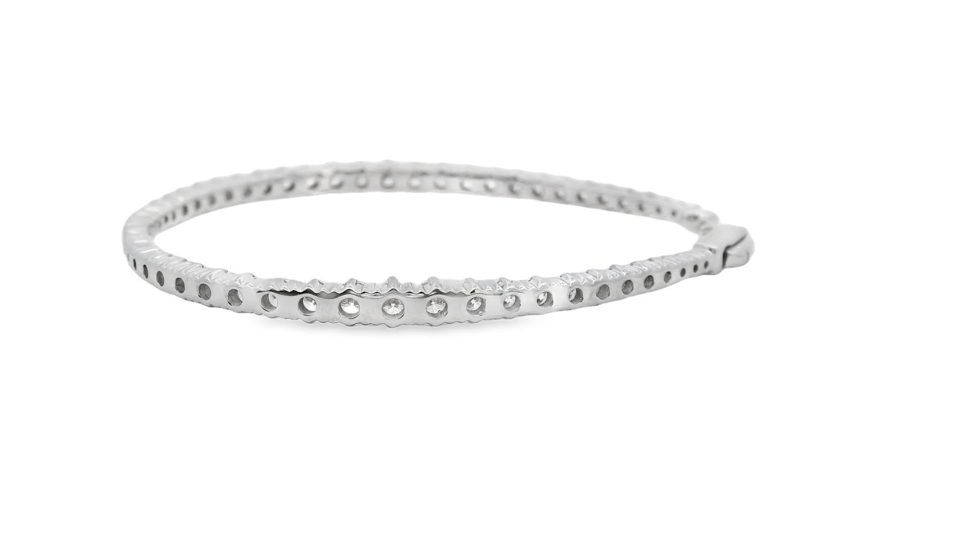 Large Diamond Hoop Earrings 5.00ct in 14K White Gold en Nuevo estado para la venta en New York, NY