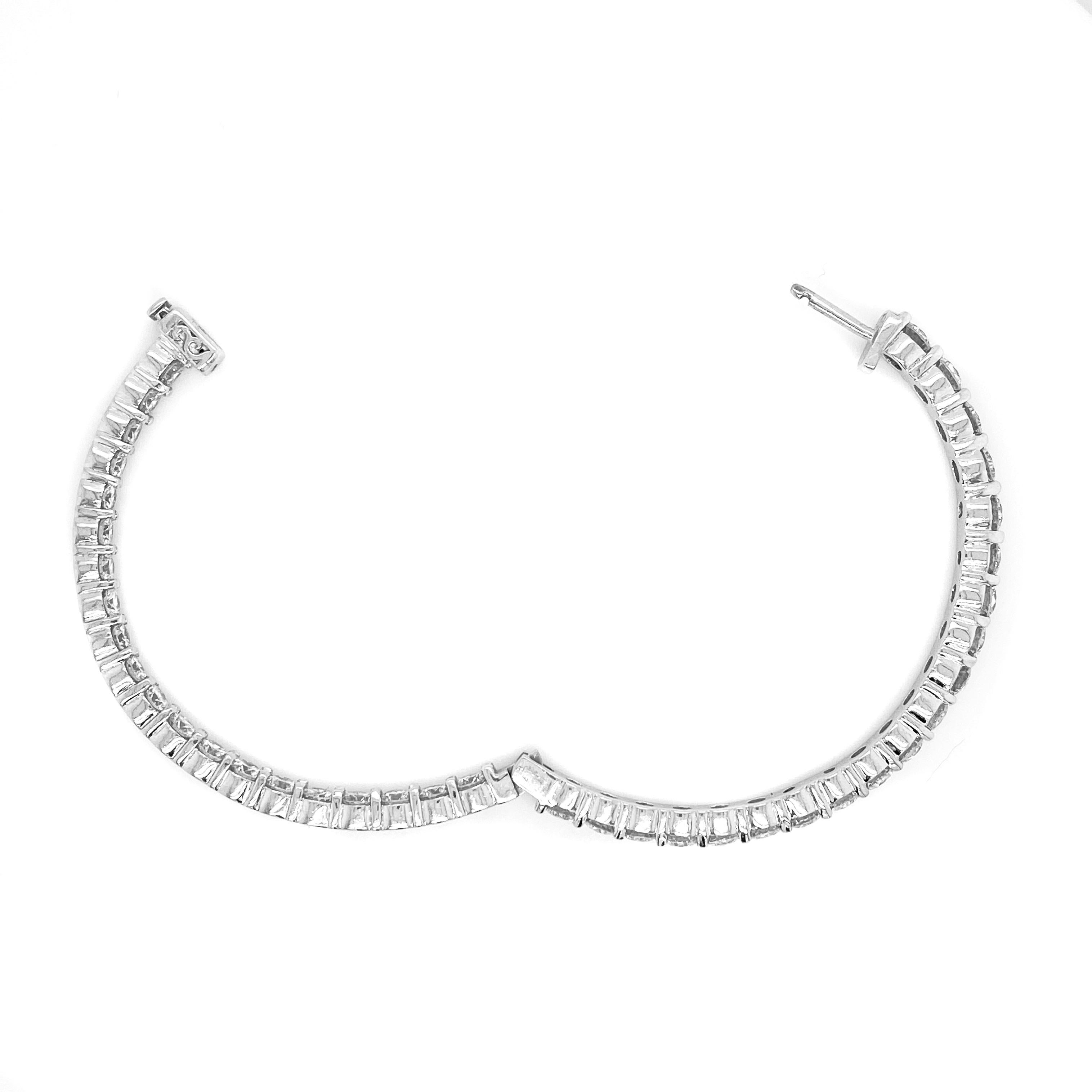 14K White Gold and Diamond Large Inside-Out Hoop Earrings

These stunning earrings have apprx. 11 carats diamonds total weight. Diamonds are all G color, VS clarity

These diamonds are set using sharing prongs. 

2 inches from top to bottom and 2