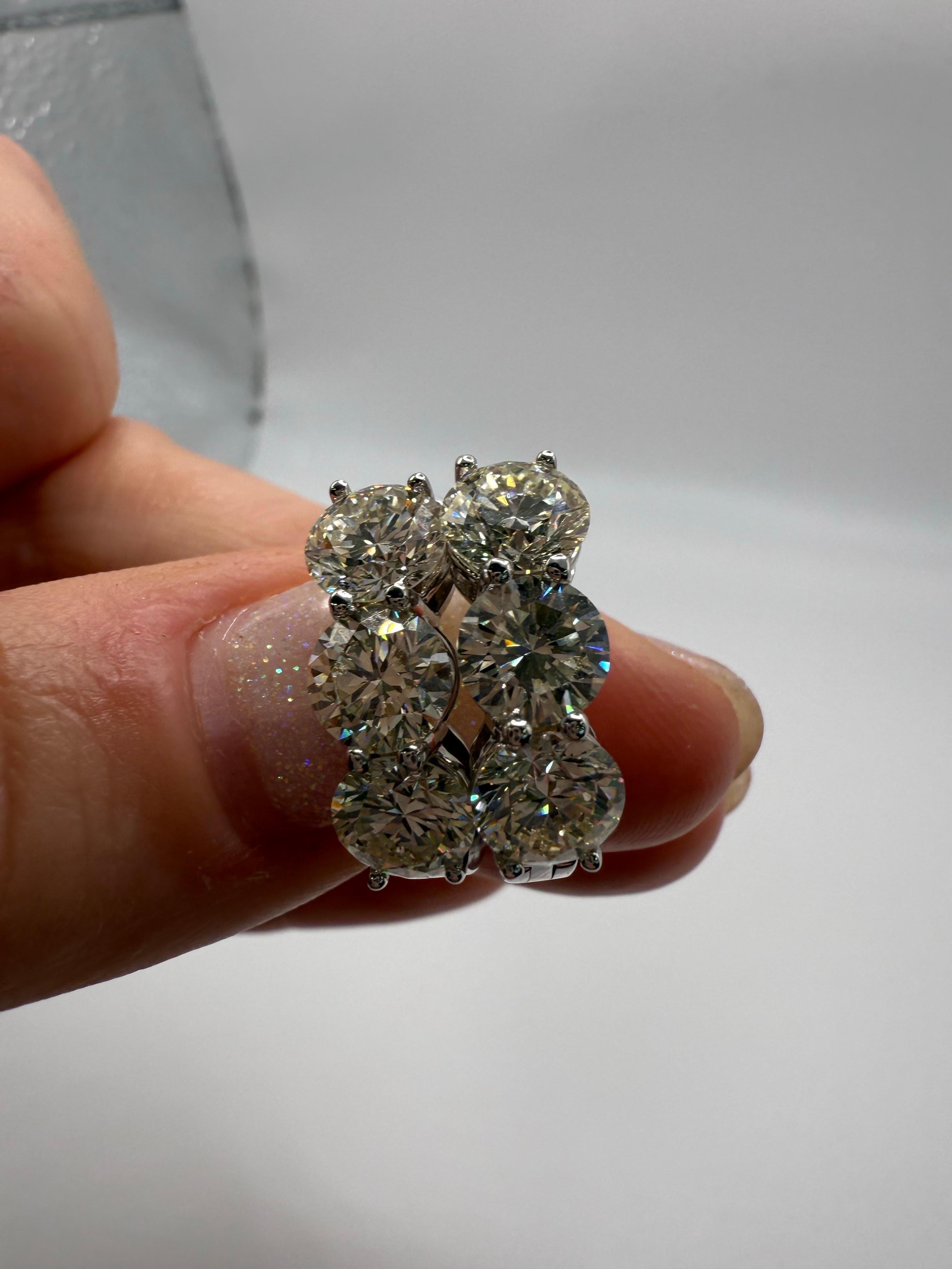 Diamante grande Huggies in oro 18KT 6,36 carati, purezza VS in vendita 1