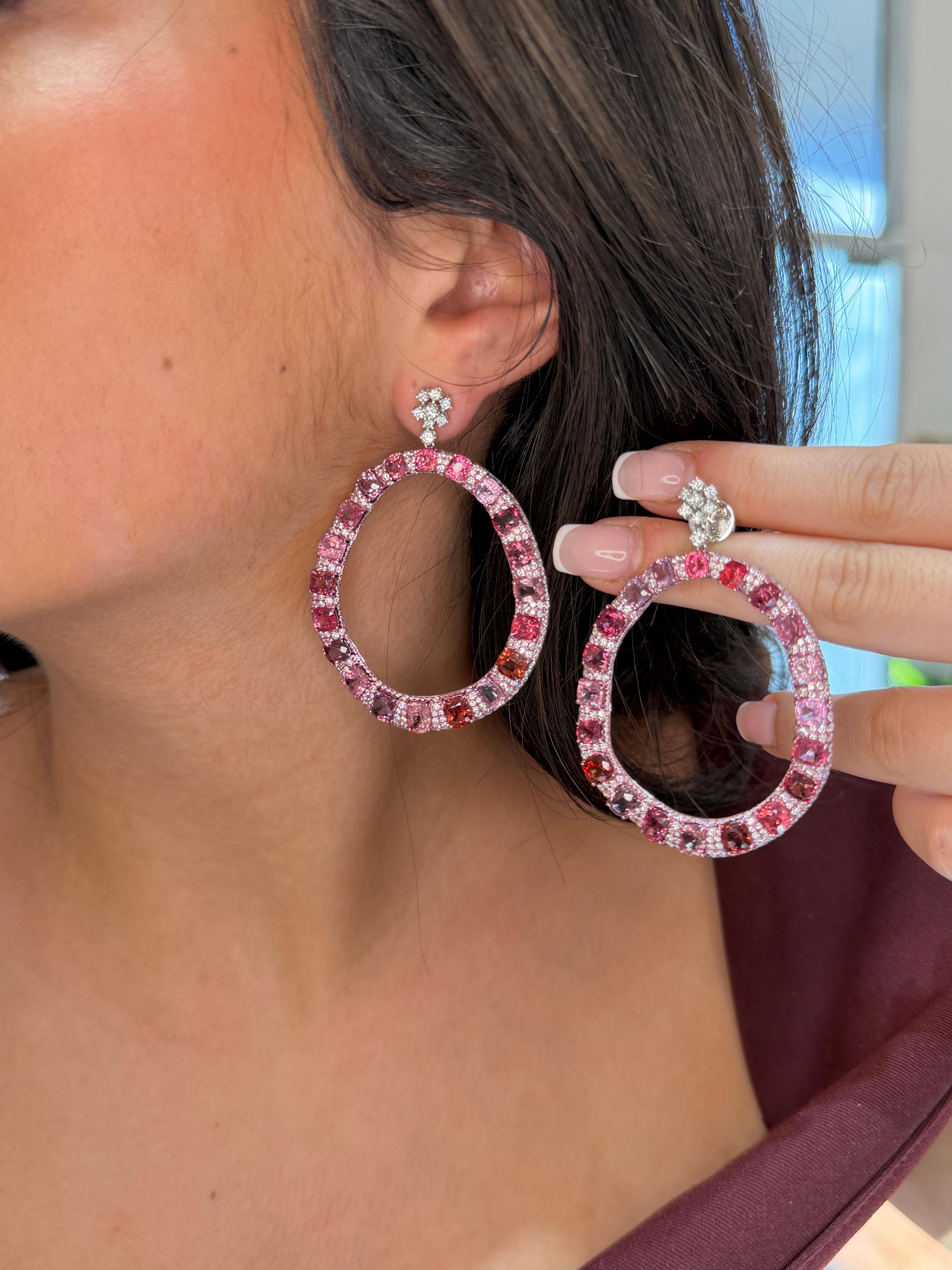 Boucles d'oreilles Donut en or blanc 26.67ct et diamant Pink Spinel Ombre en vente 4