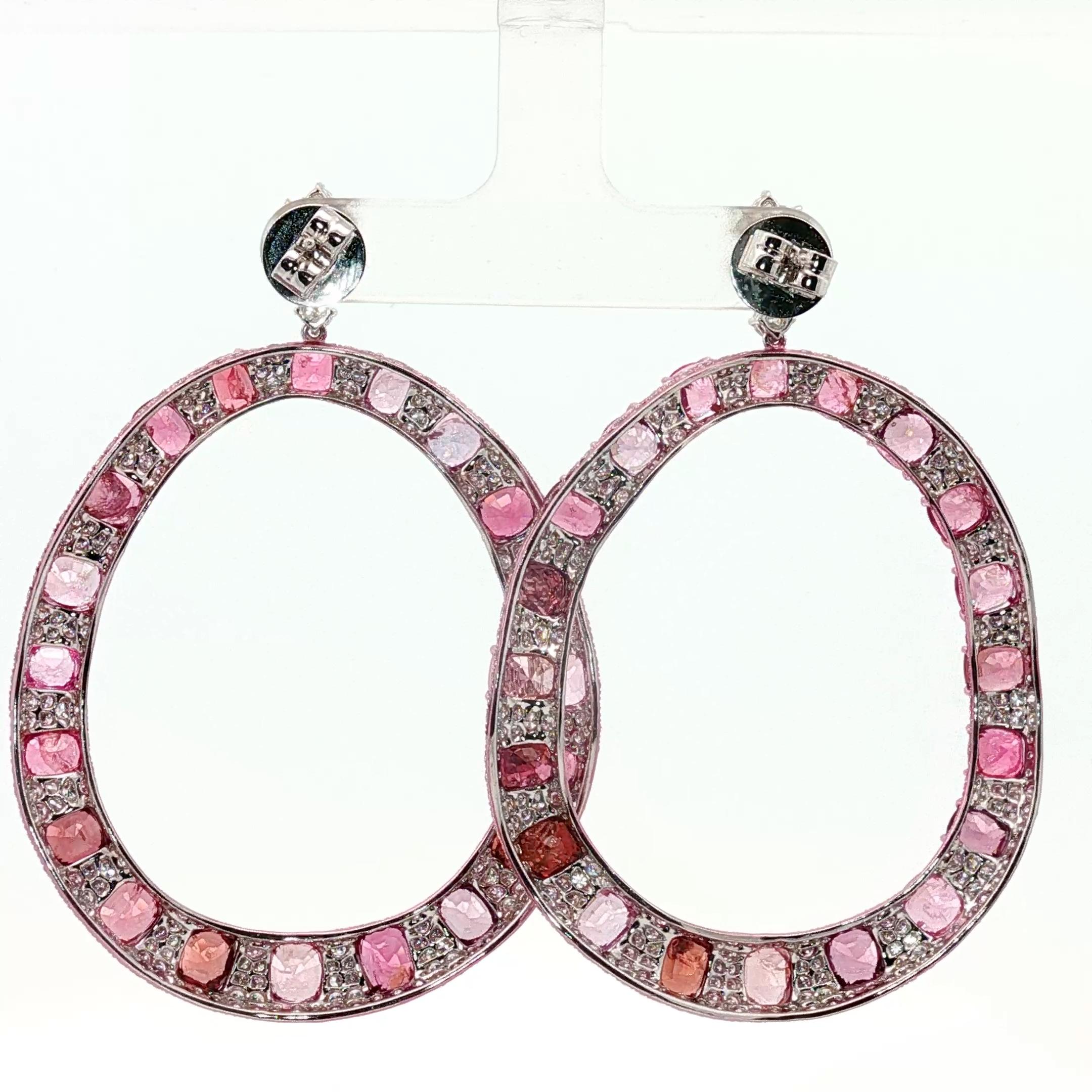 Taille coussin Boucles d'oreilles Donut en or blanc 26.67ct et diamant Pink Spinel Ombre en vente