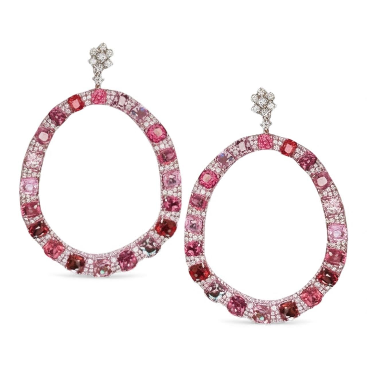 Boucles d
oreilles Donut en or blanc 26.67ct et diamant Pink Spinel Ombre en vente