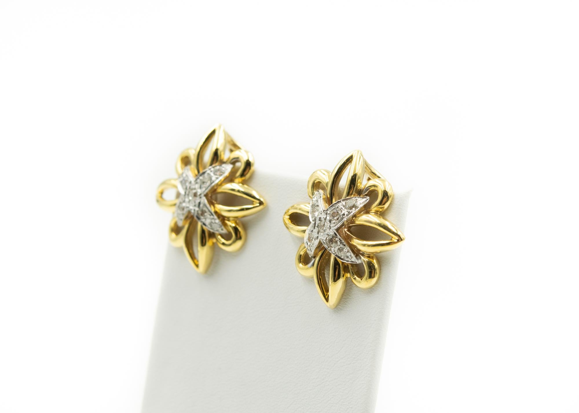 Superbes boucles d'oreilles en forme de fleur ouverte, style Paloma Picasso, avec un diamant en forme de 