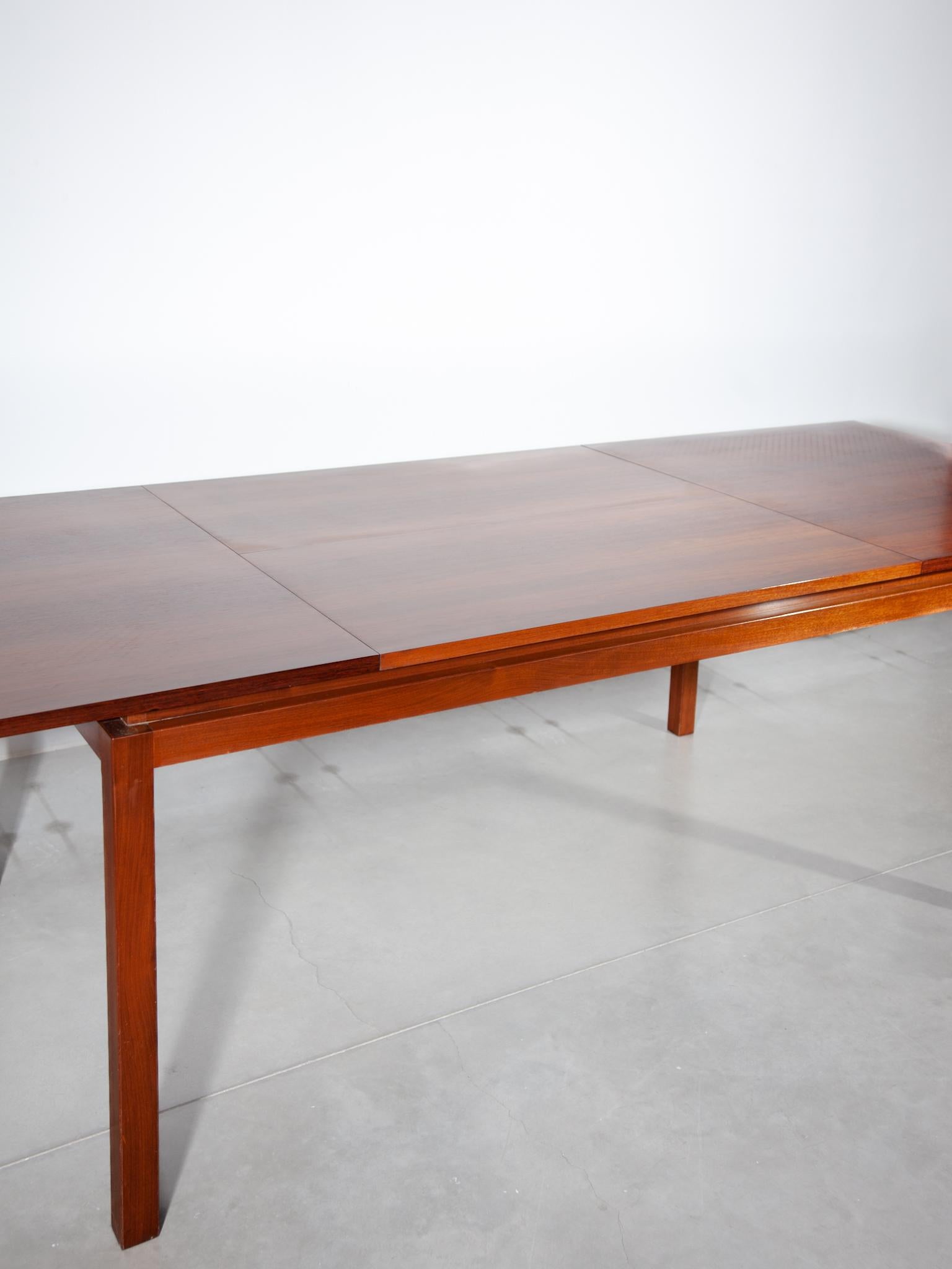 Noyer Grande table de salle à manger extensible conçue par Alfred Hendrickx pour Belform en vente