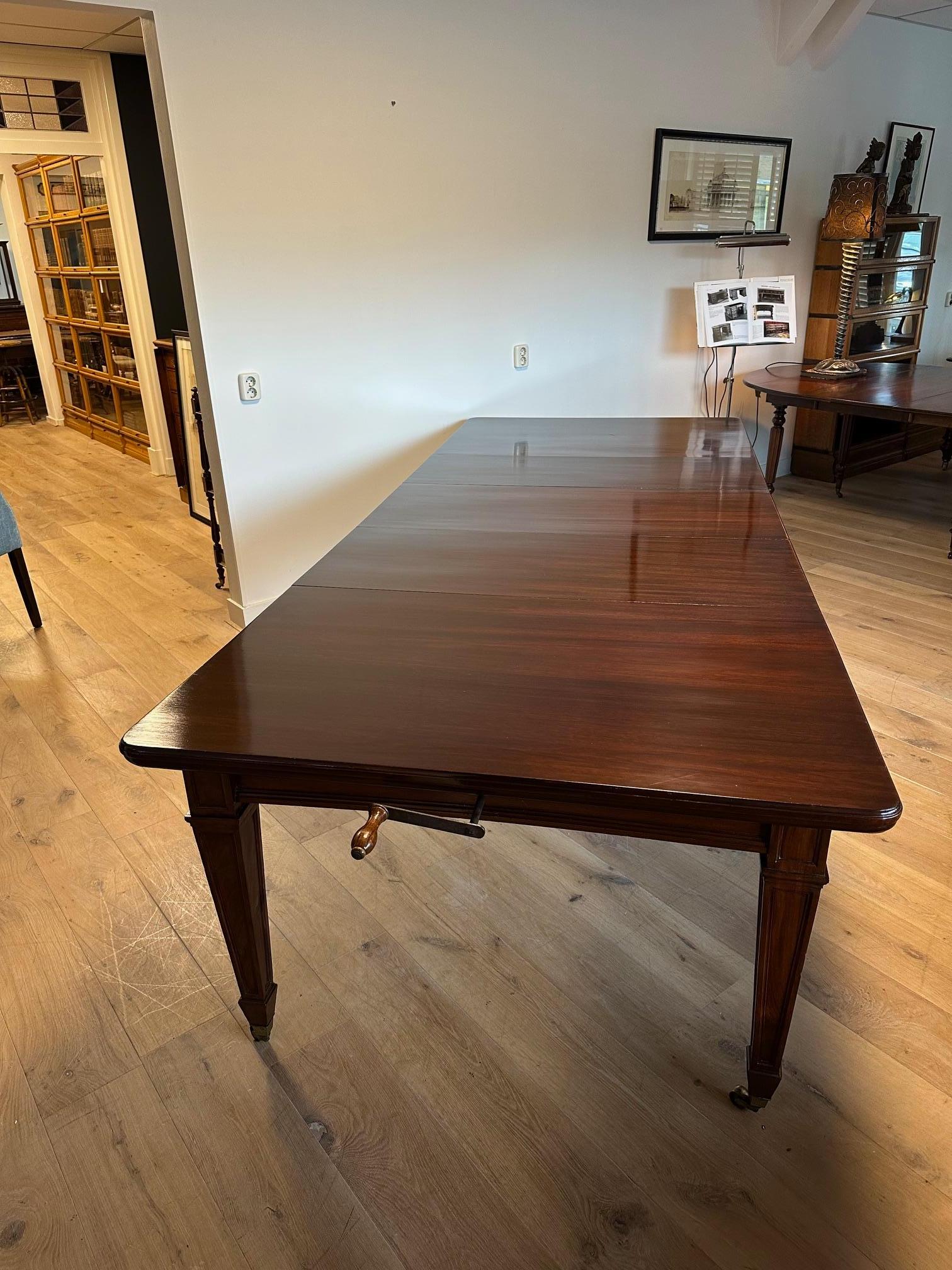 Grande table de salle à manger en vente 5