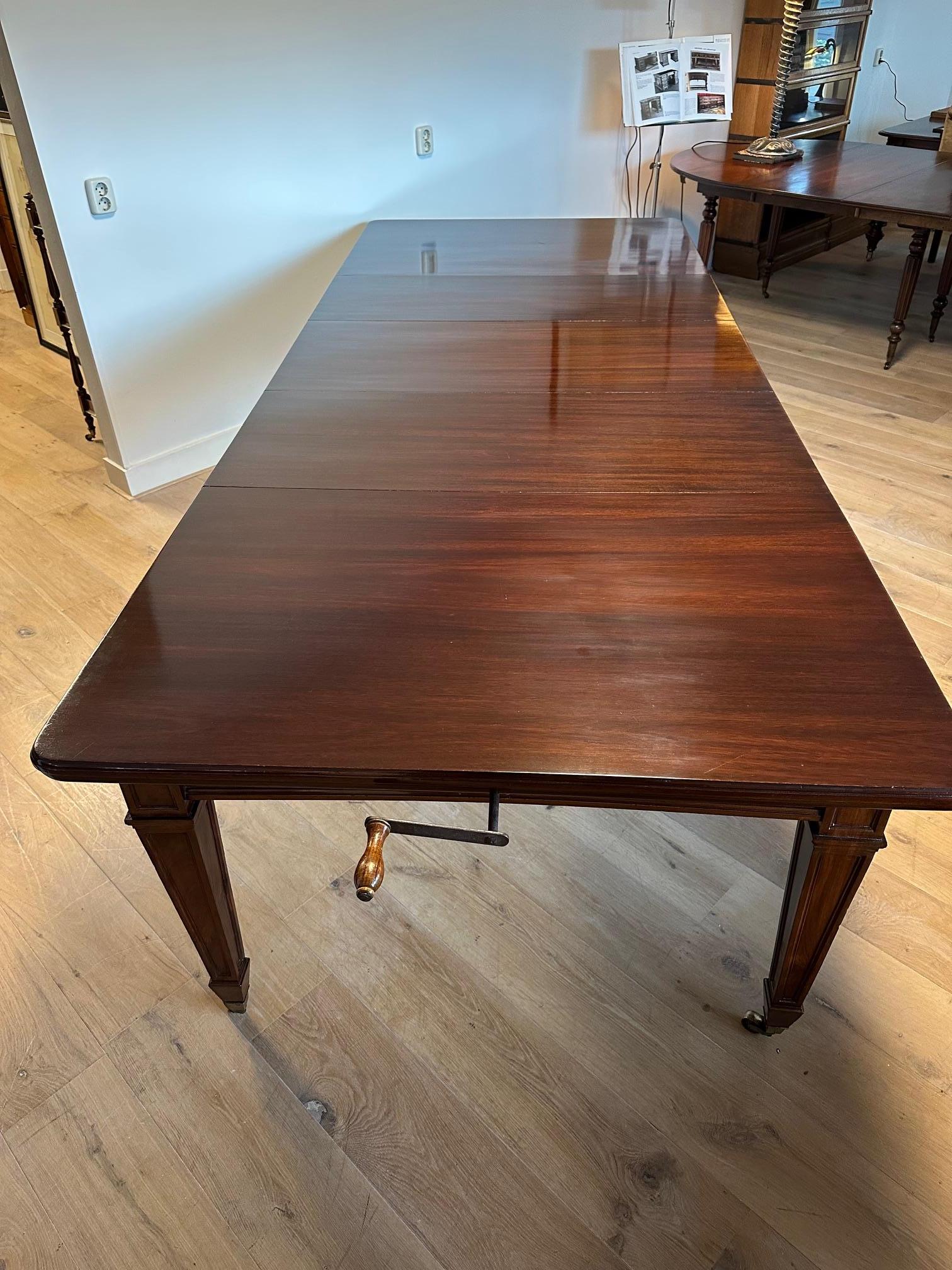 Grande table de salle à manger en vente 6