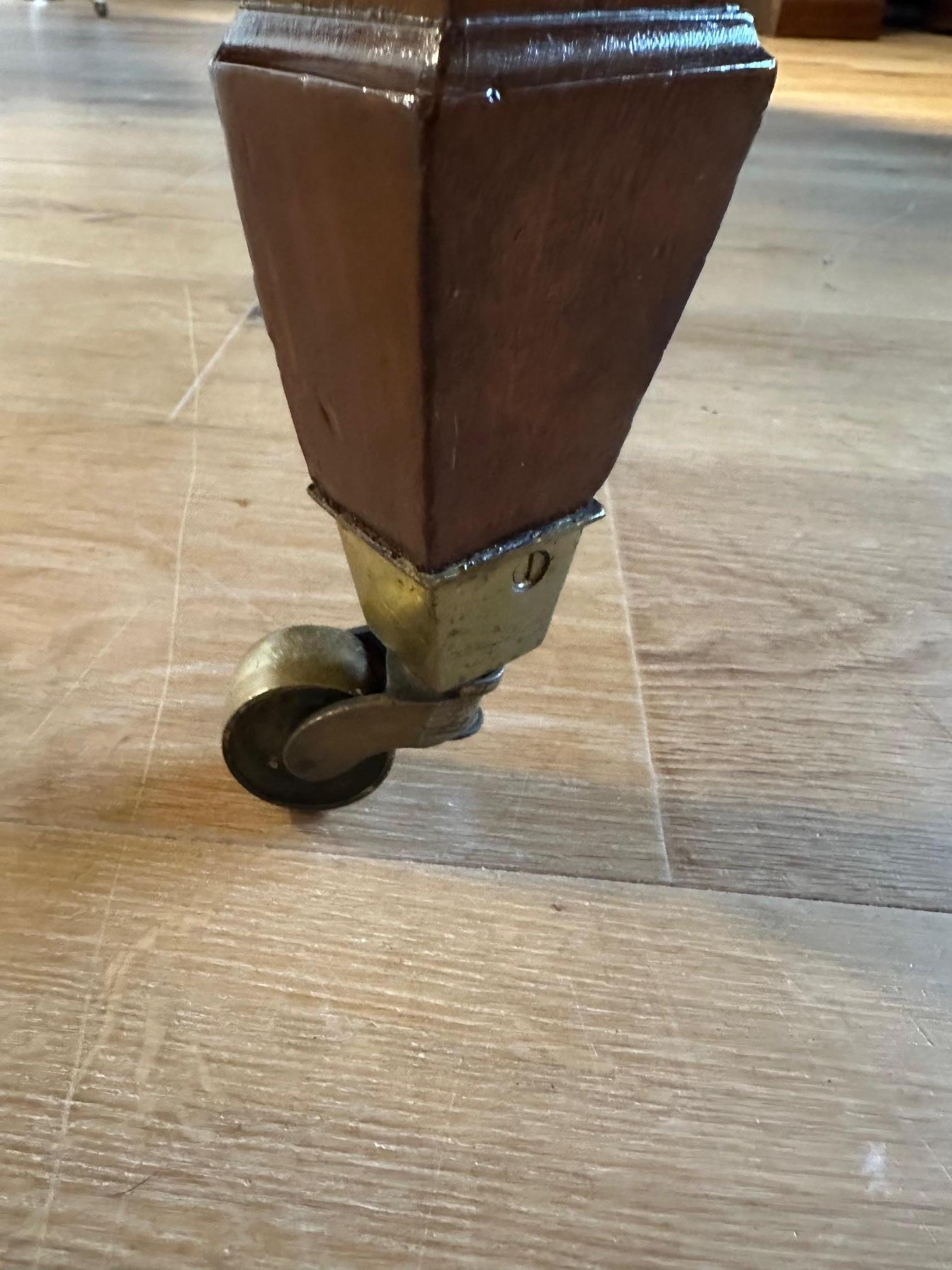 Grande table de salle à manger en vente 8