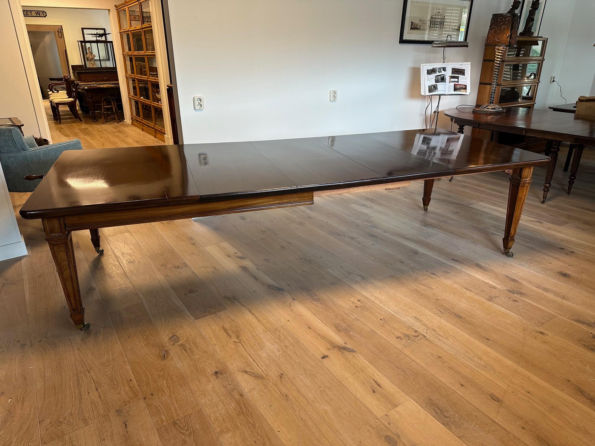 Acajou Grande table de salle à manger en vente