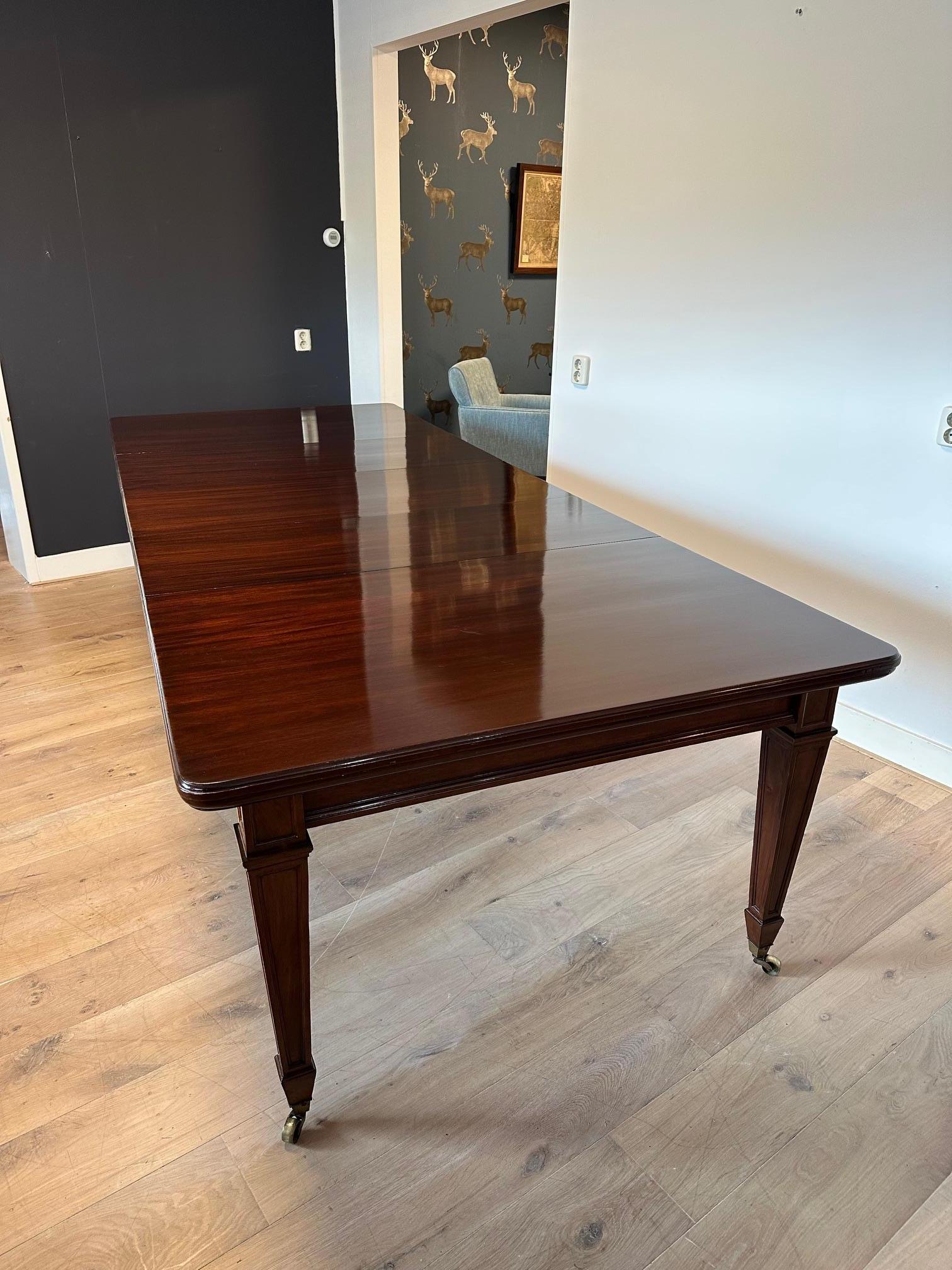 Grande table de salle à manger en vente 1