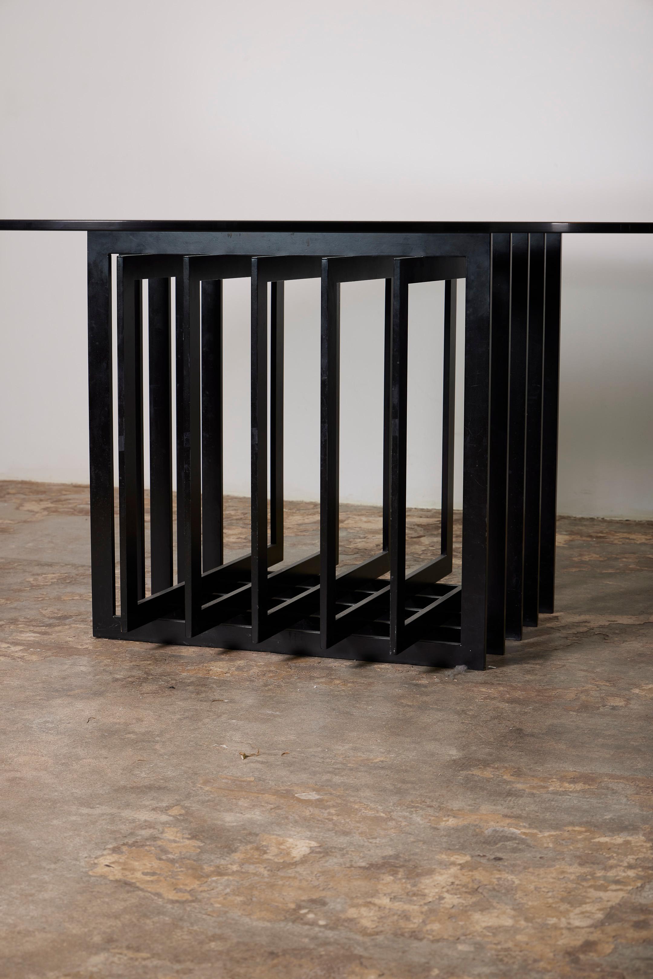 Grande table de salle à manger en verre et métal, années 1980 Bon état - En vente à PARIS, FR