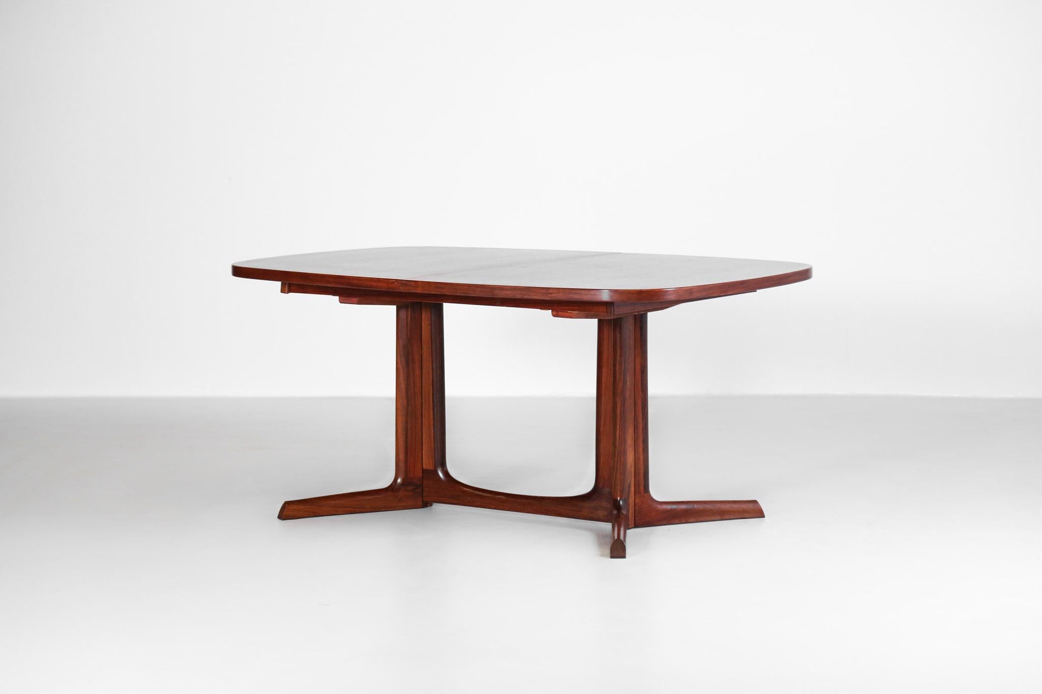 Large Dining Table in Rosewood, Scandinavian Design 10 Person, 1960 In Excellent Condition In Lyon, FR