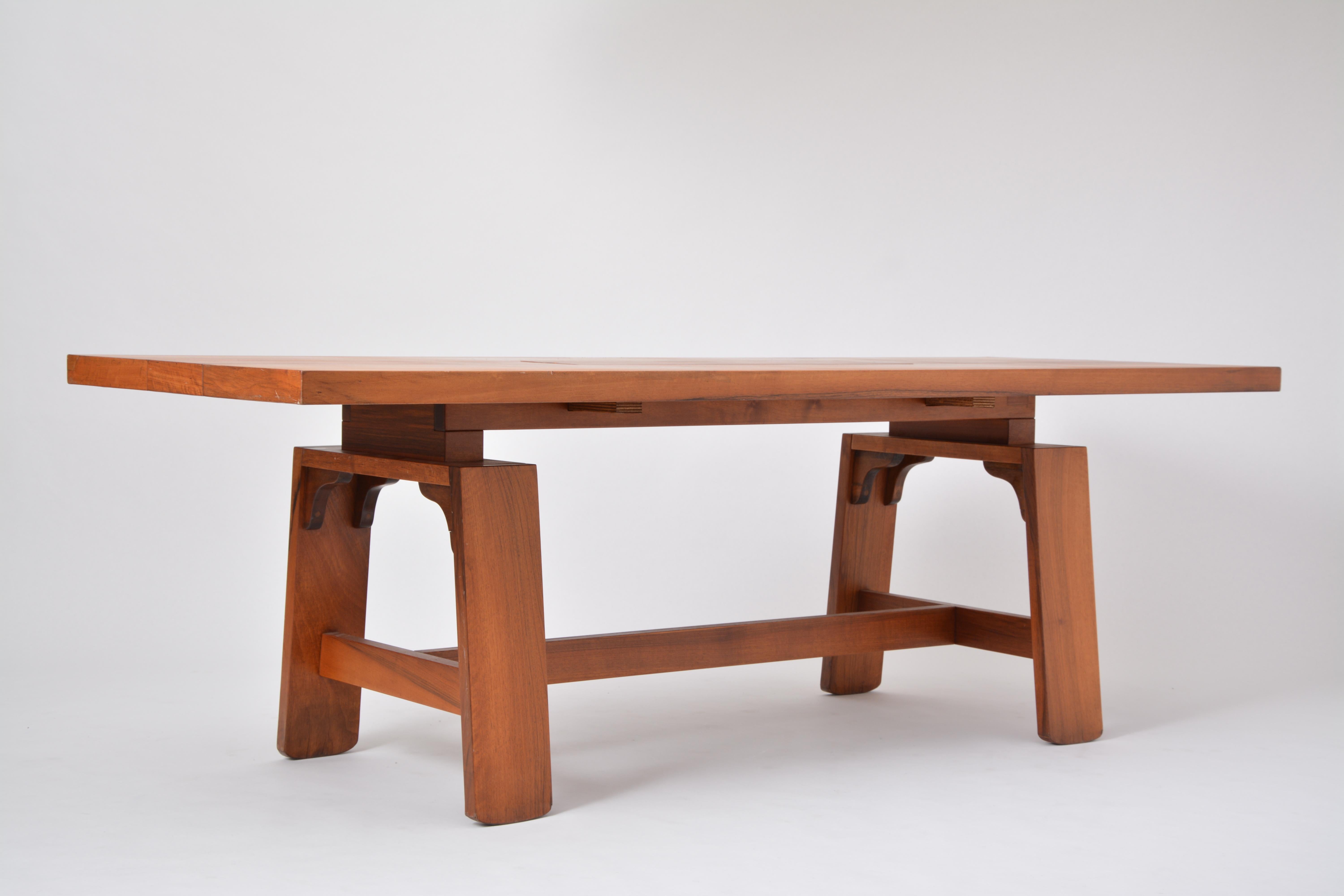 Large dining table in walnut veneer designed by Silvio Coppola for Bernini, Italy, 1964. The table features a removable central tray originally designed to insert four white ceramic bowls. The table would also be suitable to be used as a desk. The