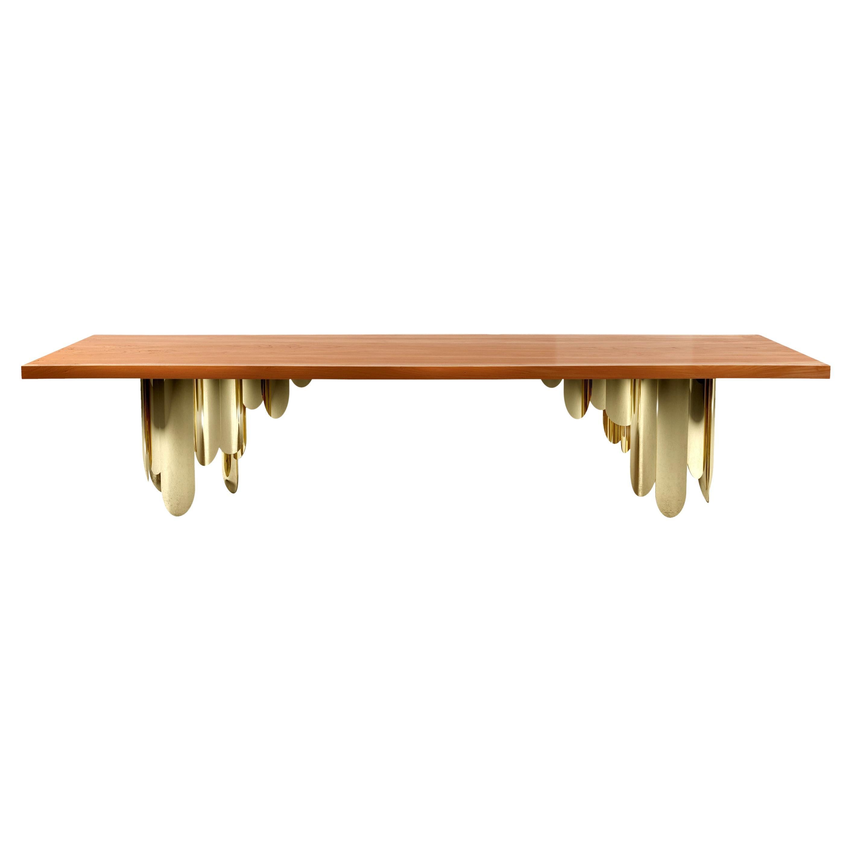 Grande table de salle à manger Live Edge Slab en bois massif Iroko, structure en acier miroir et or
