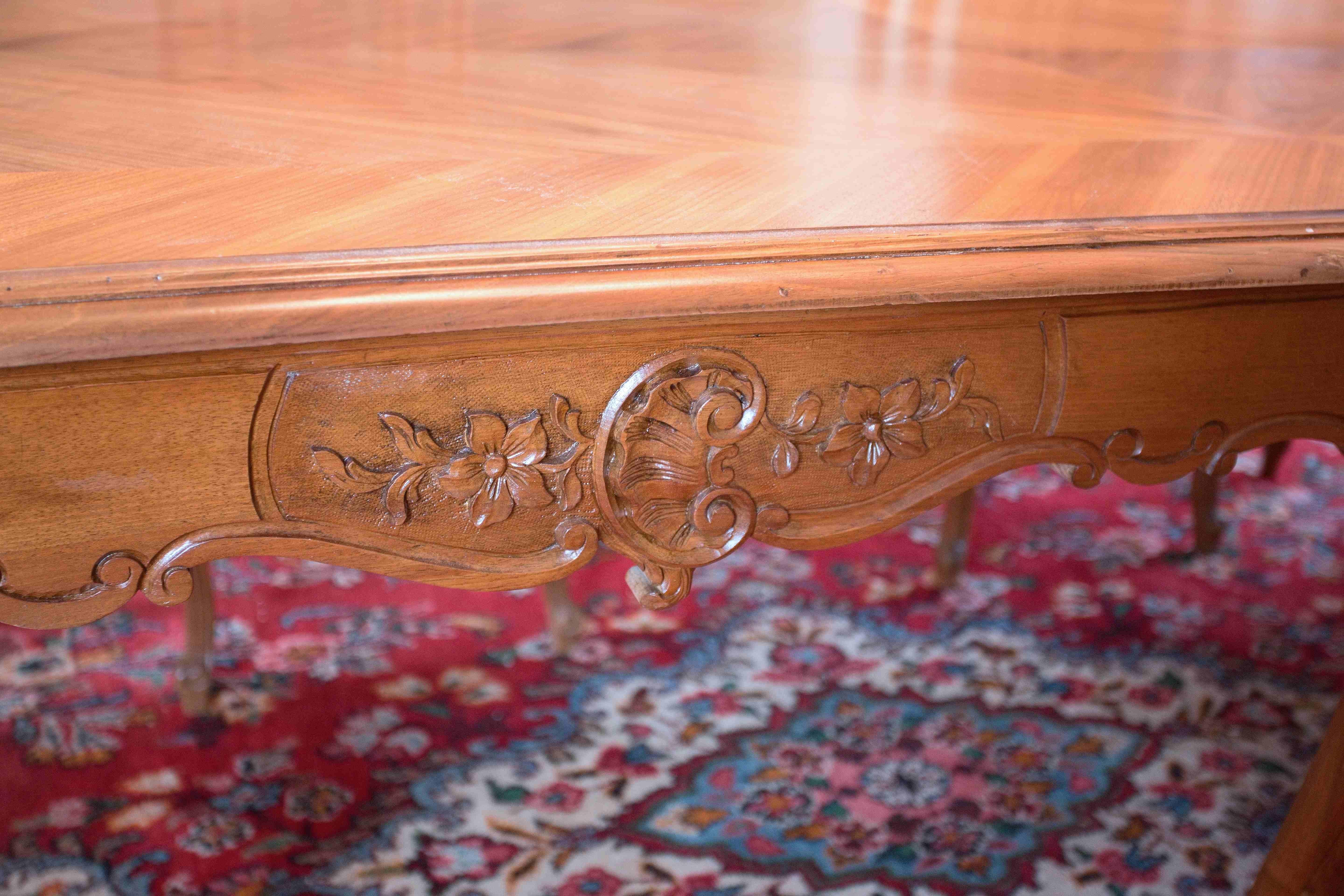 Veneer Large dining table Louis XV For Sale