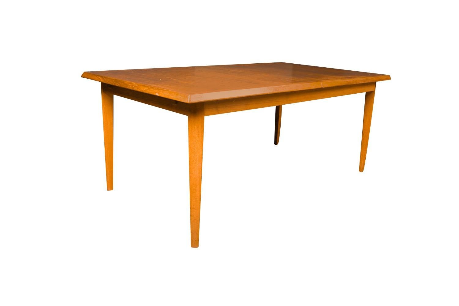 Large Dining Table Mid-Century Teak Danish Expandable For Sale 3