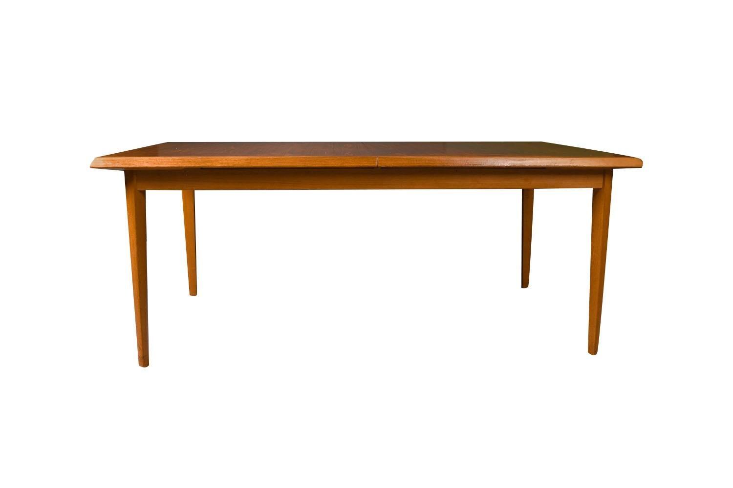 Large Dining Table Mid-Century Teak Danish Expandable For Sale 4