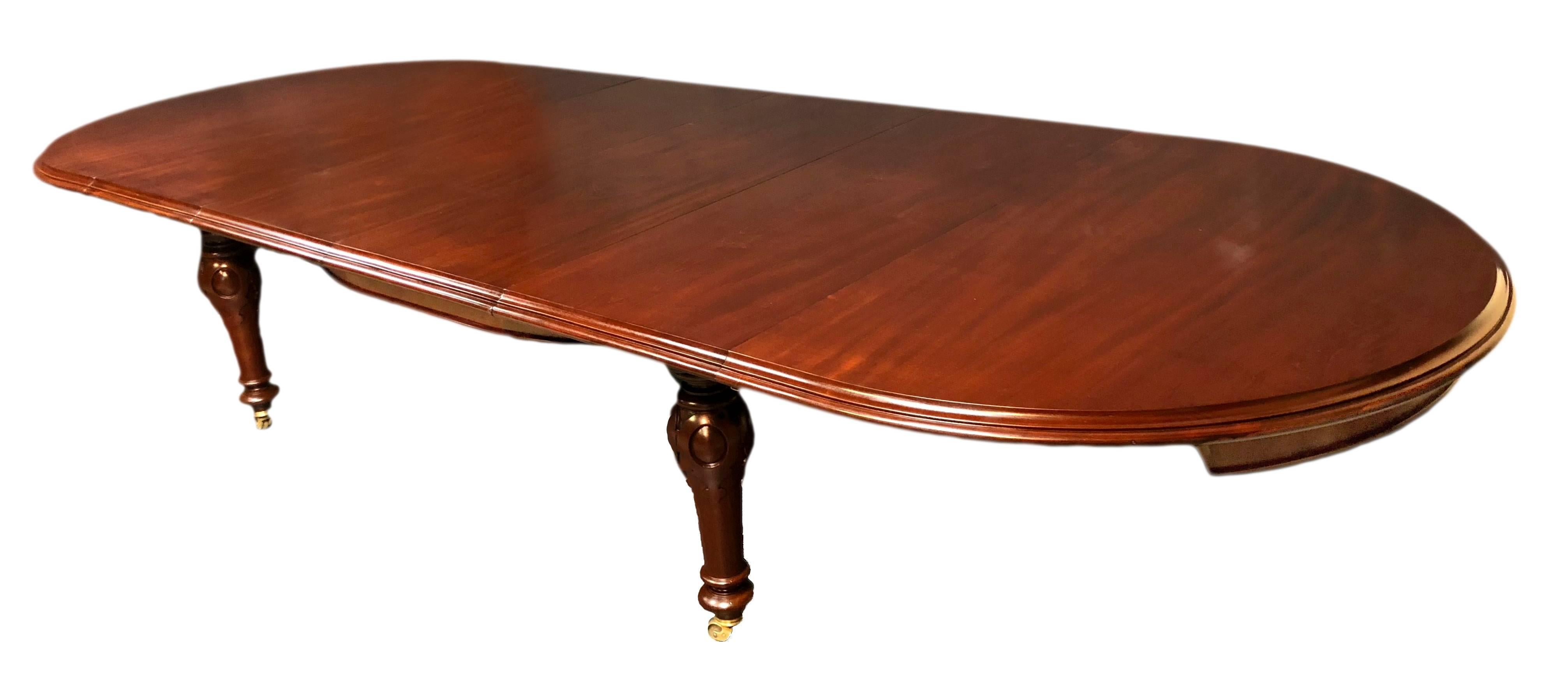 Impressive Victorian solid mahogany dining table of oval form that can be extended to 3.70cms (146