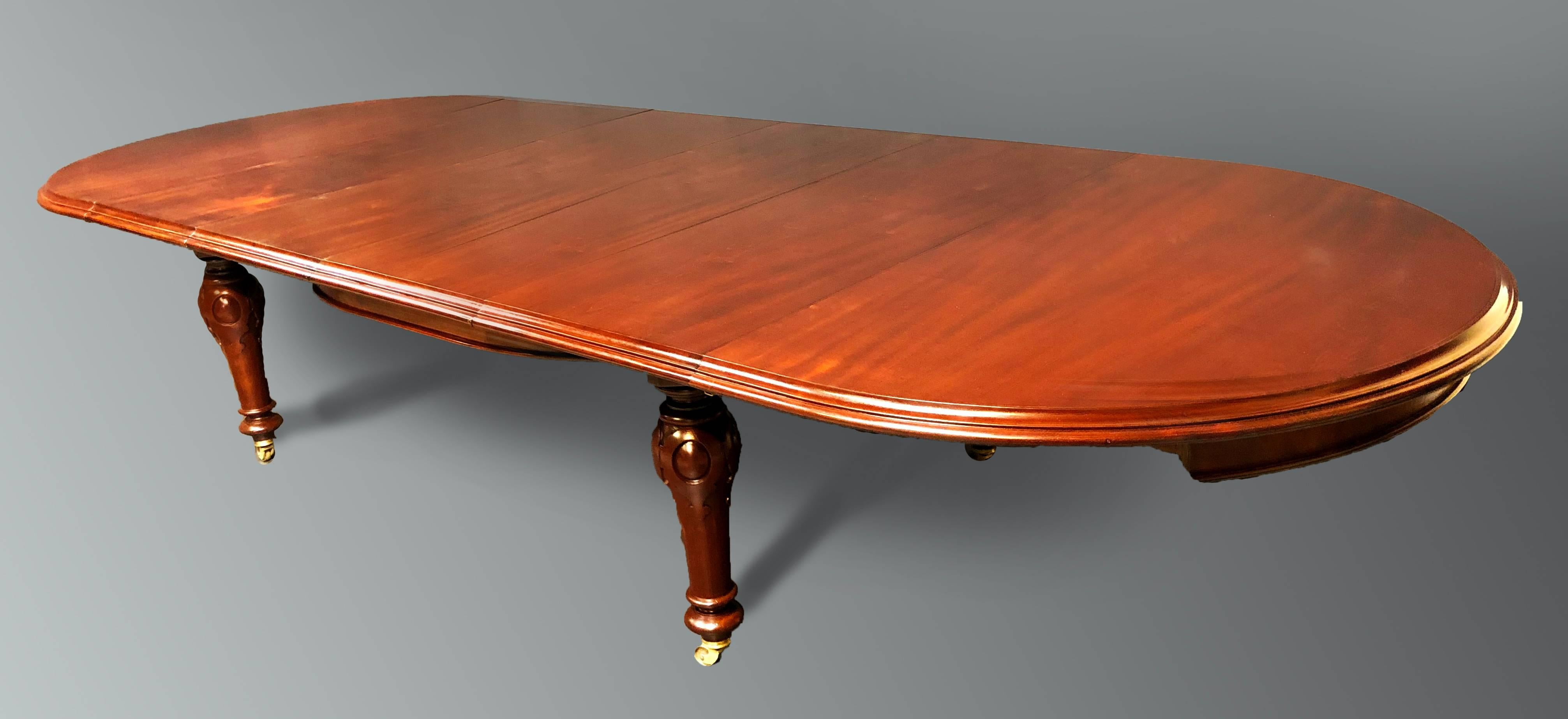 19th Century Large Dining Table Victorian Era with Easy Extension System Solid Mahogany