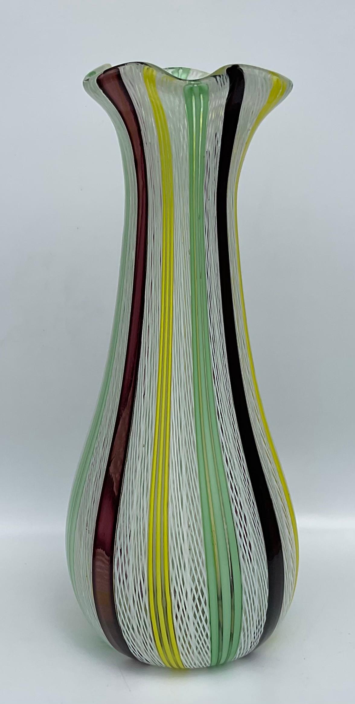 italien Grand vase en verre d'art de Murano attribué à Dino Martens Aureliano Toso pour Latticino  en vente