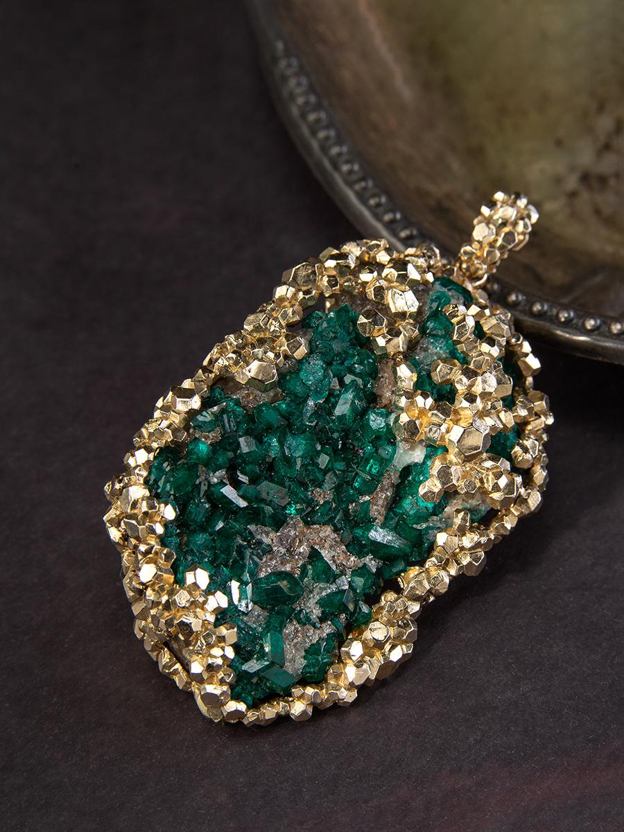 Large Dioptase raw crystals Yellow gold pendant Gem Deep Forest For Sale 2