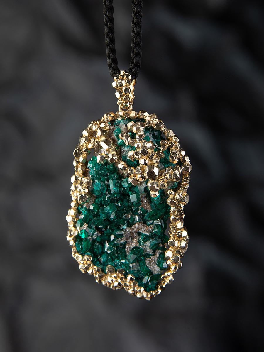 Large Dioptase raw crystals Yellow gold pendant Gem Deep Forest For Sale 3