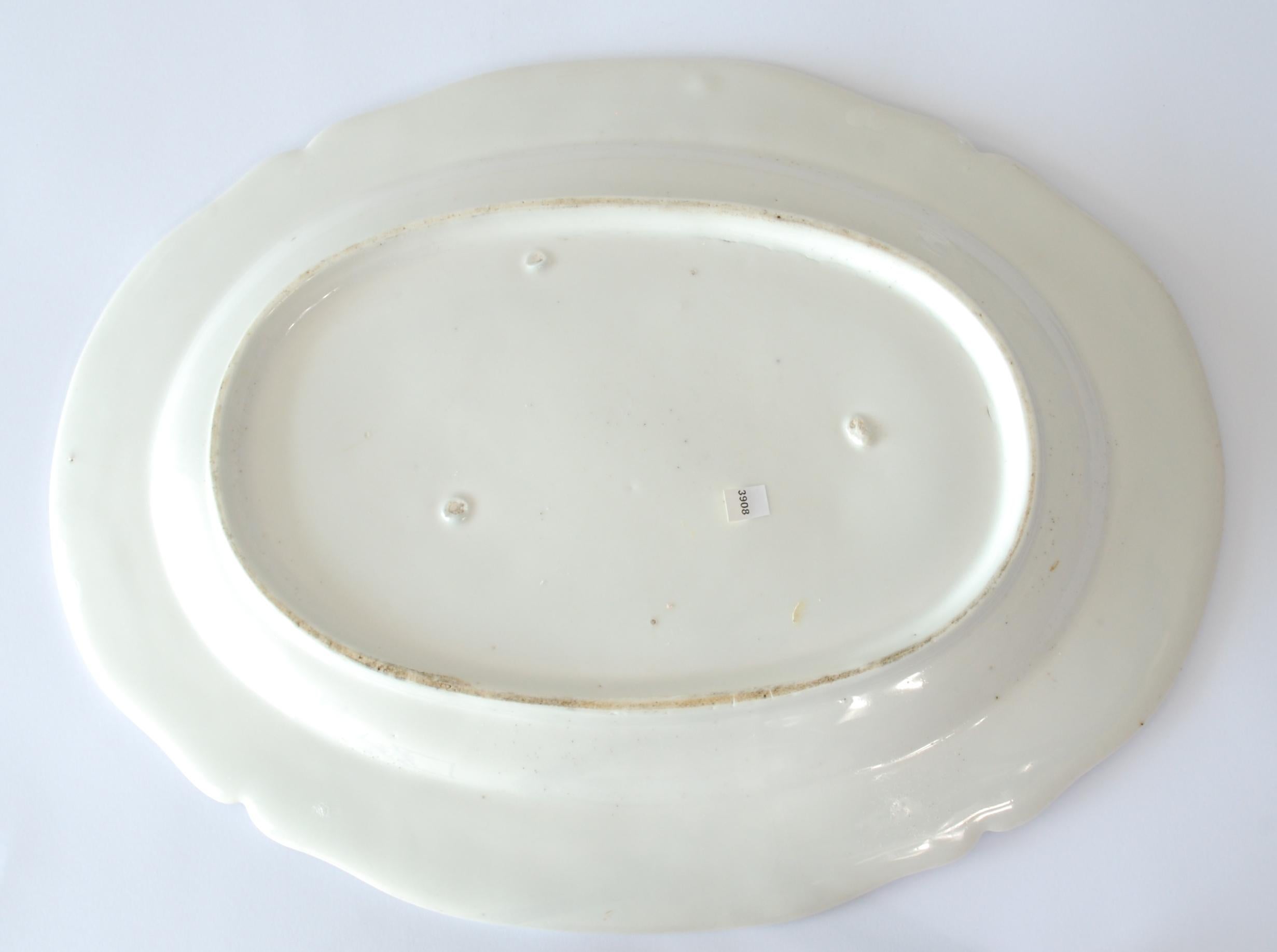 Porcelain Large Dish, Chelsea, circa 1755 For Sale