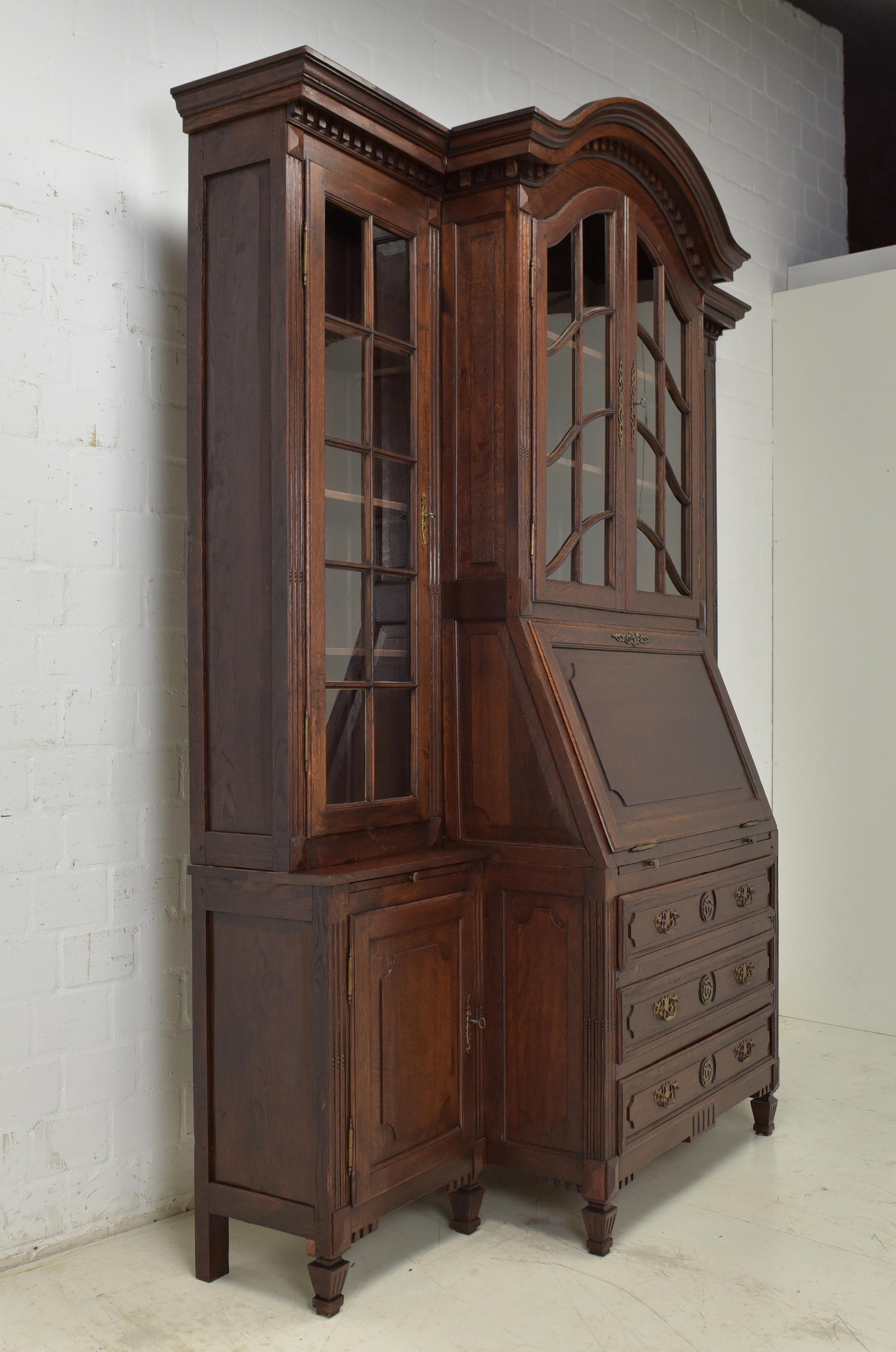 Grande vitrine / bibliothèque avec secrétaire en chêne, 1900 en vente 5