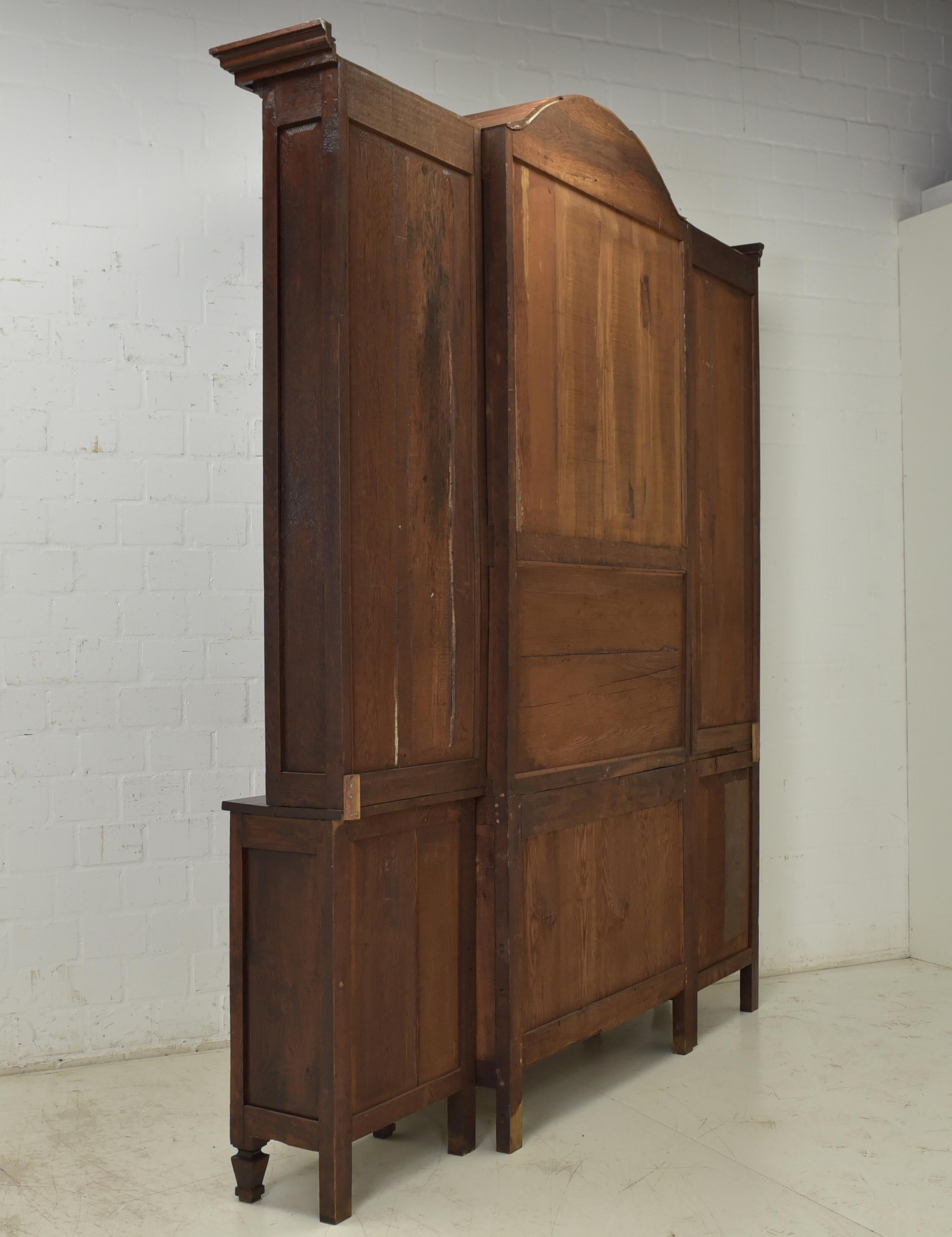 Large Display Cabinet / Bookcase with Secretary in Oak, 1900 For Sale 7