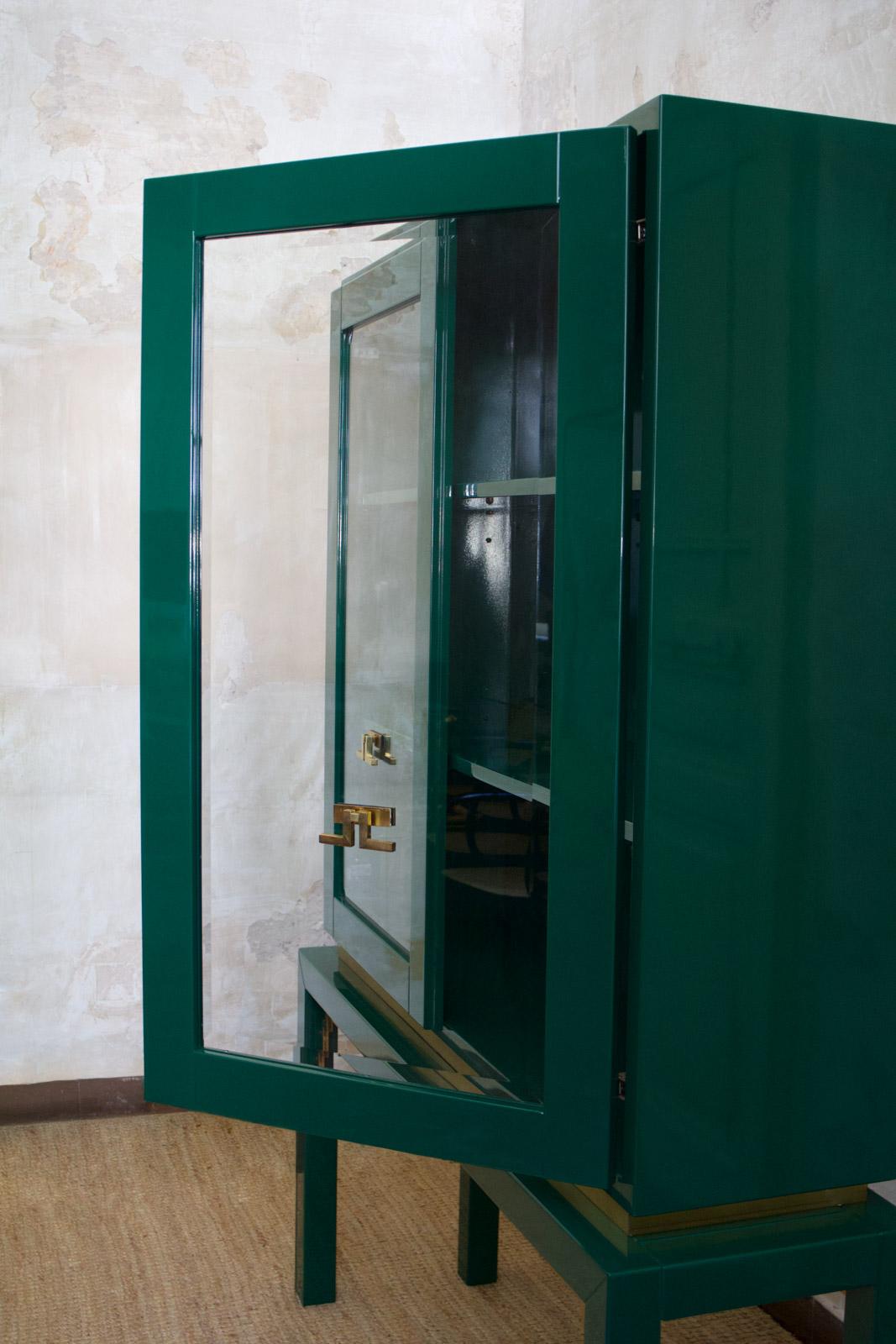 Large Display Cabinet in Green Lacquered wood with Brass Details For Sale 1