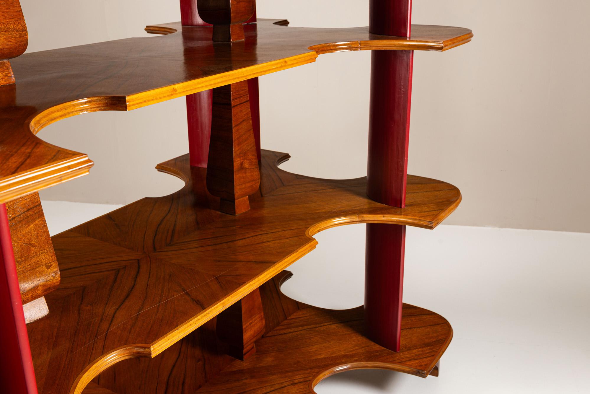 Gran vitrina de madera y laca attr. a Fantoni, Italia ±década de 1950 en venta 7