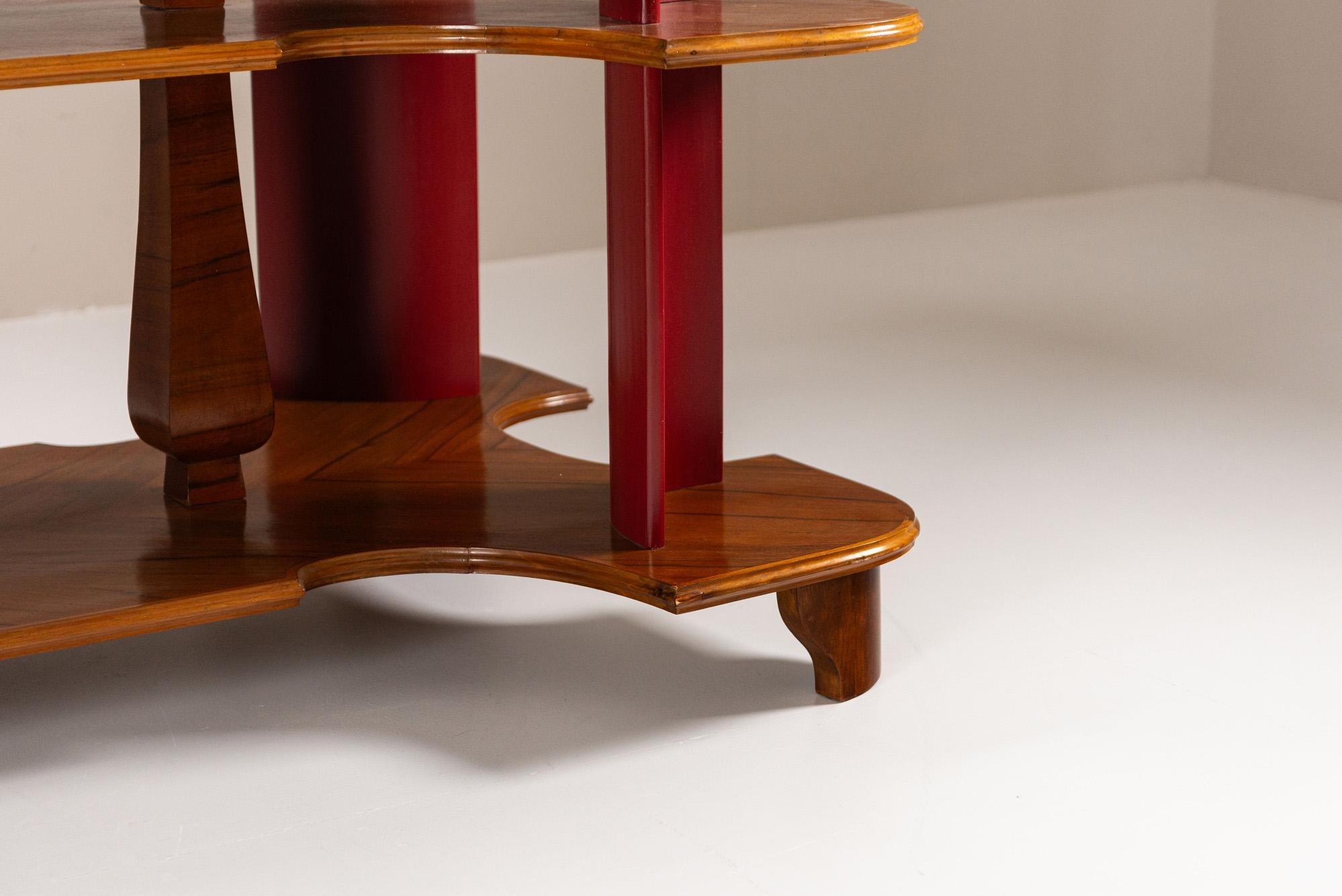 Gran vitrina de madera y laca attr. a Fantoni, Italia ±década de 1950 en venta 9