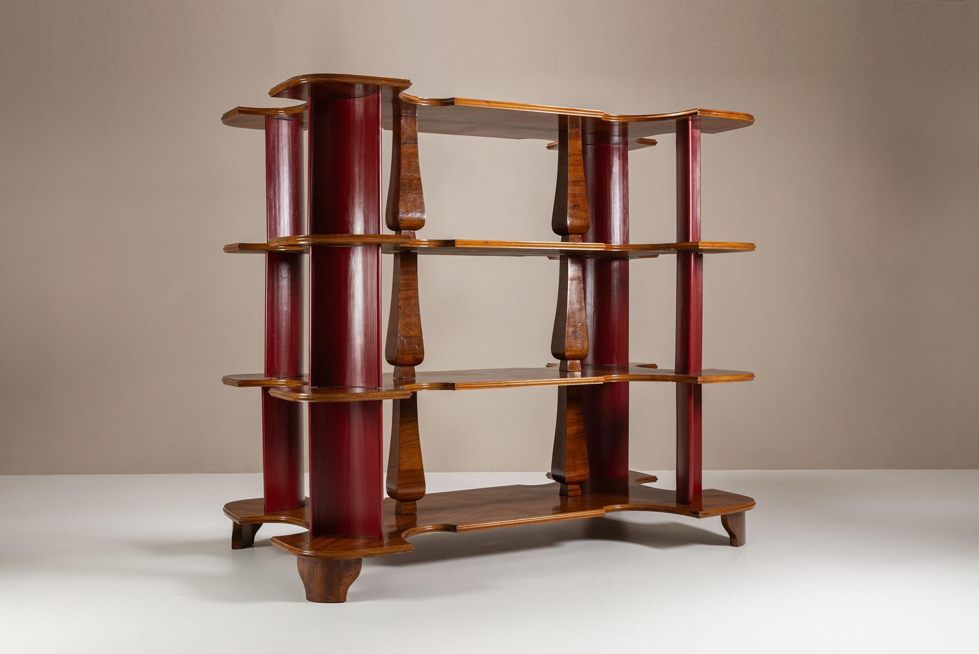 Gran vitrina de madera y laca attr. a Fantoni, Italia ±década de 1950 Art Decó en venta