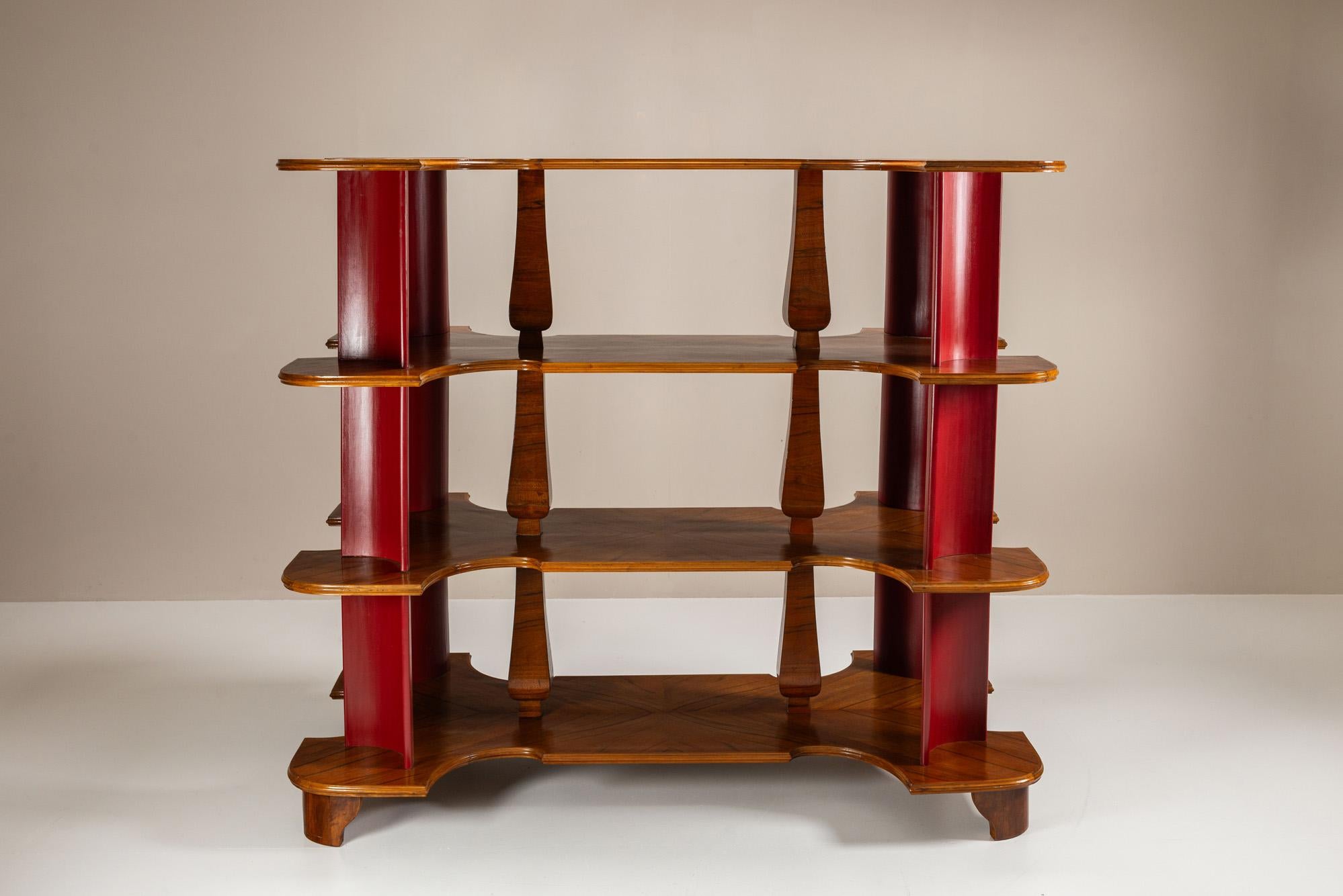 Gran vitrina de madera y laca attr. a Fantoni, Italia ±década de 1950 Italiano en venta