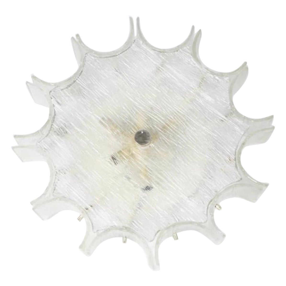 Dodegon Glaseinbauleuchte von Kaiser, Deutschland, 1960er Jahre
Dodegon-Glasdiffusor mit einem flachen, verchromten Endstück in der Mitte, umgeben von 12 einzelnen gebogenen Glasstücken, die von verchromten Endstücken gehalten werden, 6